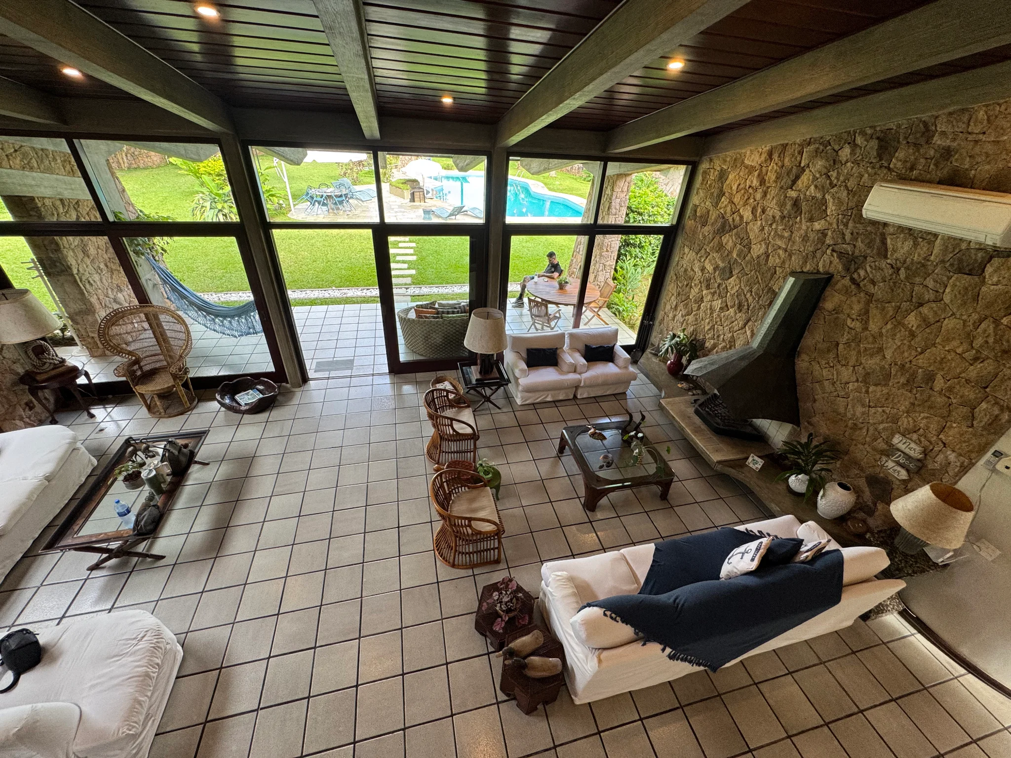 Casa á venda com 5 suítes, pé na areia no Condomínio Domingas Dias em Ubatuba/SP.