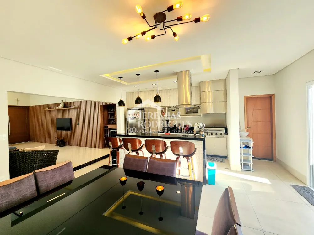 Casa com 3 quartos, 252 m² - Condomínio Ouro Ville - Taubaté/SP