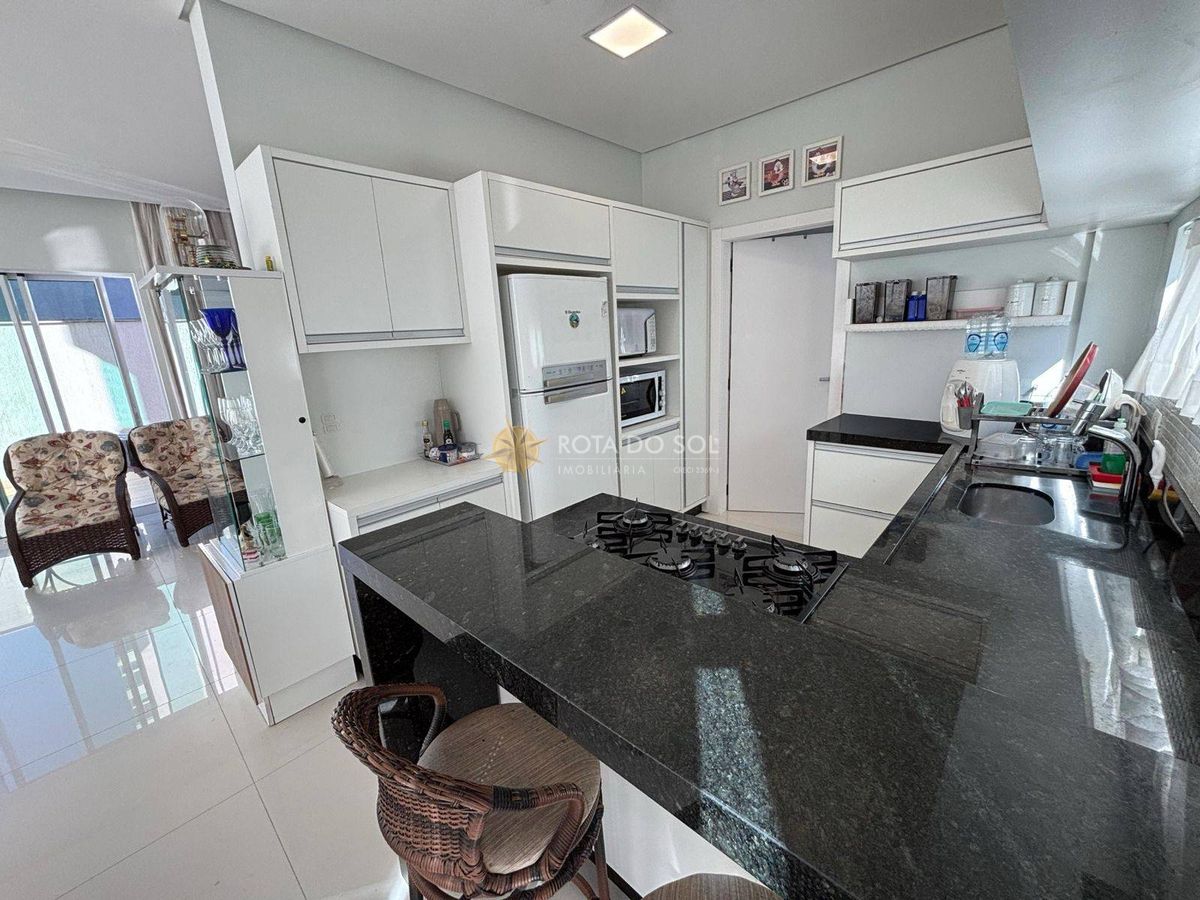 Residencial Salinas Apartamento Quadra Mar 4 Suítes em Meia Praia Itapema SC