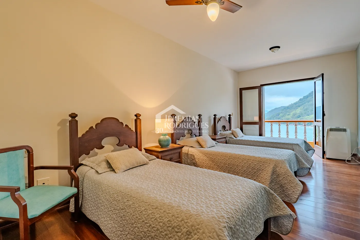 Mansão à venda com 7suítes no Condomínio Santa Rita em Ubatuba/SP.