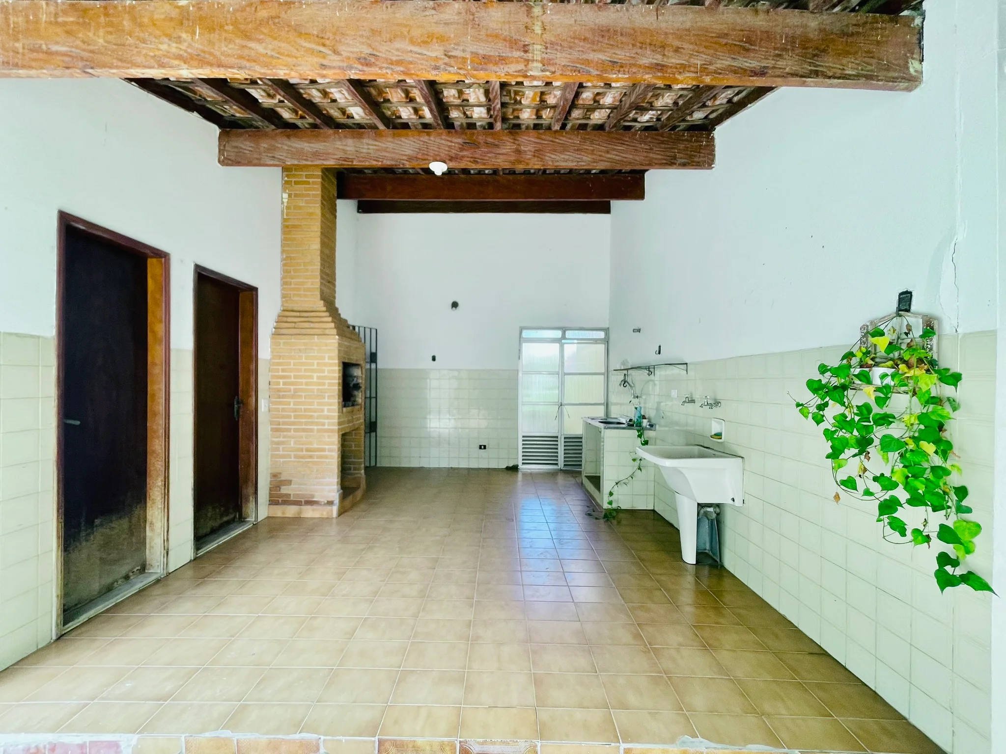 Casa para venda e locação no bairro Jardim das Nações em Taubaté/SP. 