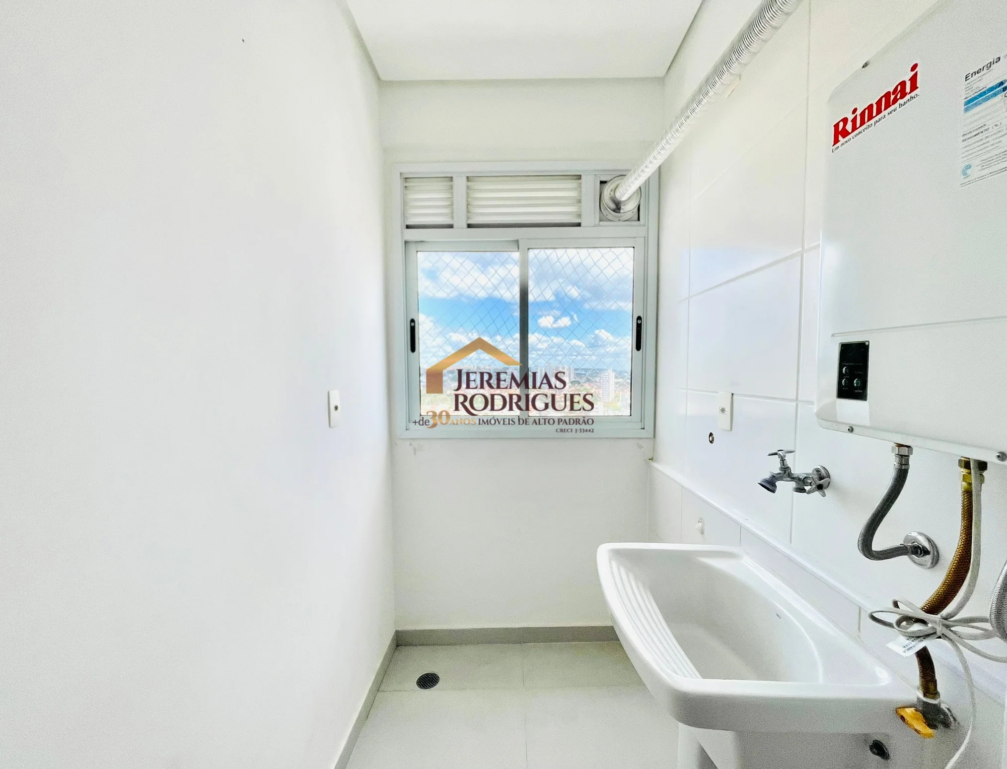 Apartamento para locação no Edifício Itacaré em Taubaté/SP.