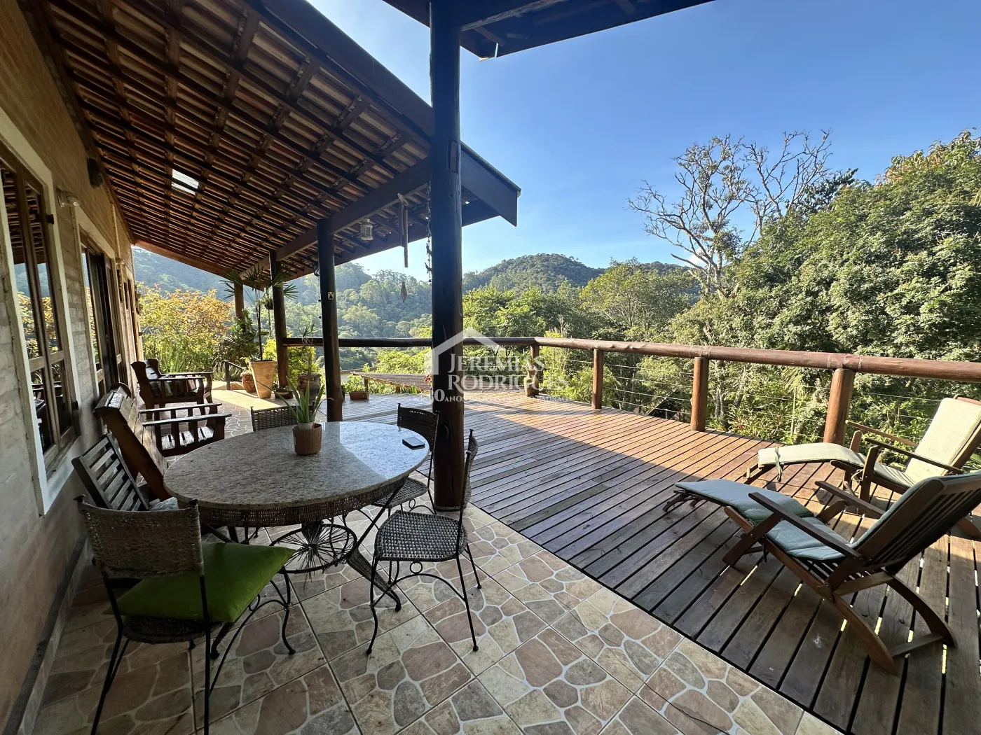 Casa à venda com 3 suítes no Centro em Santo Antônio do Pinhal/SP