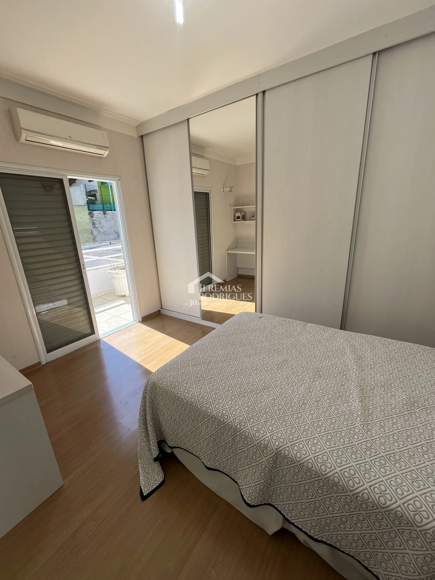 Casa à venda no Condomínio Colonial Village I em Pindamonhangaba/SP