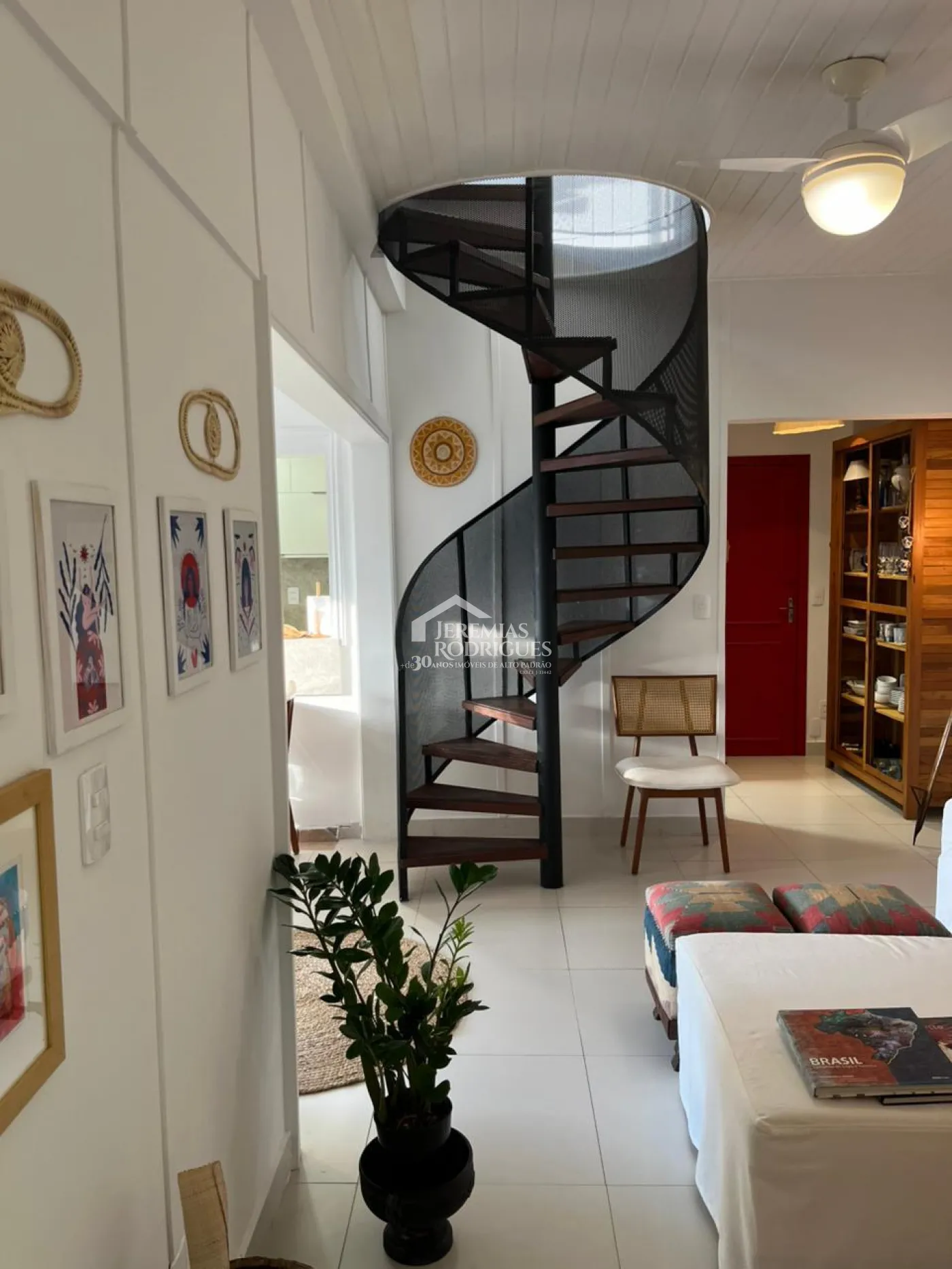 Apartamento duplex à venda com 3 dormitórios, 194 m² no Condomínio Lauro Rezende em Ubatuba/SP.