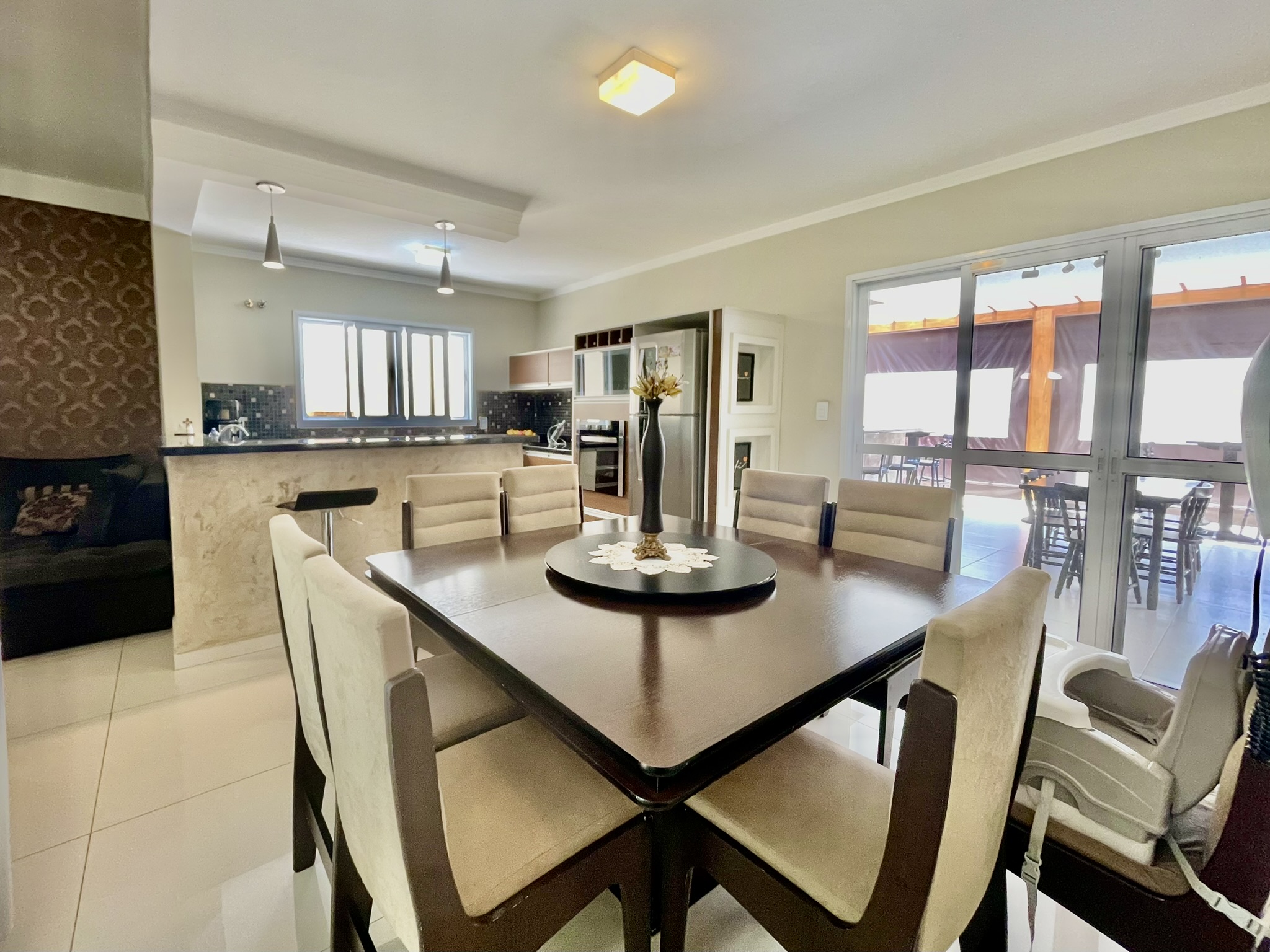 Casa à venda com 3 dormitórios no Condomínio Moema Ville em Pindamonhangaba/SP.