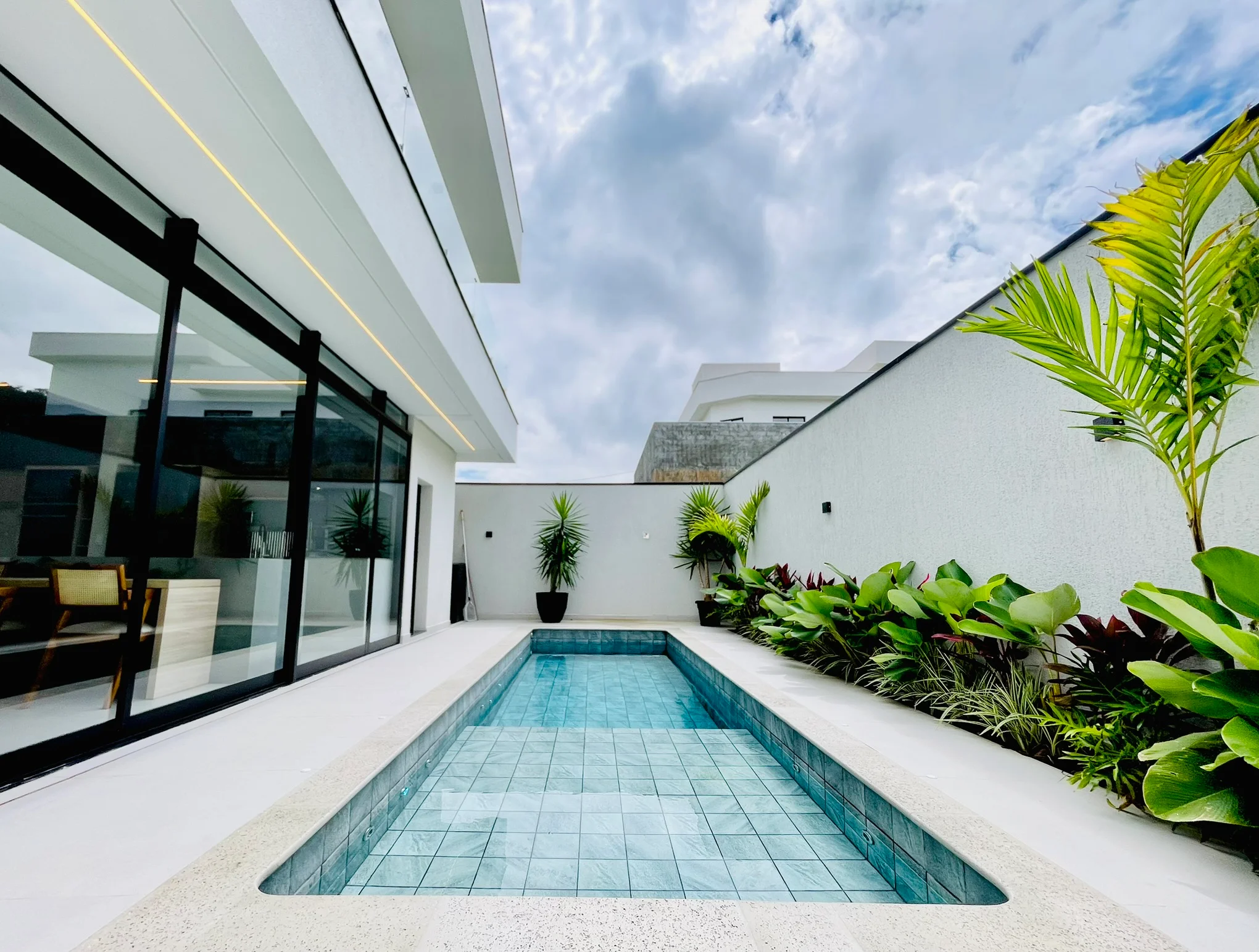 Casa à venda com 4 dormitórios no Condomínio Cyrela Landscape em Taubaté/SP. 