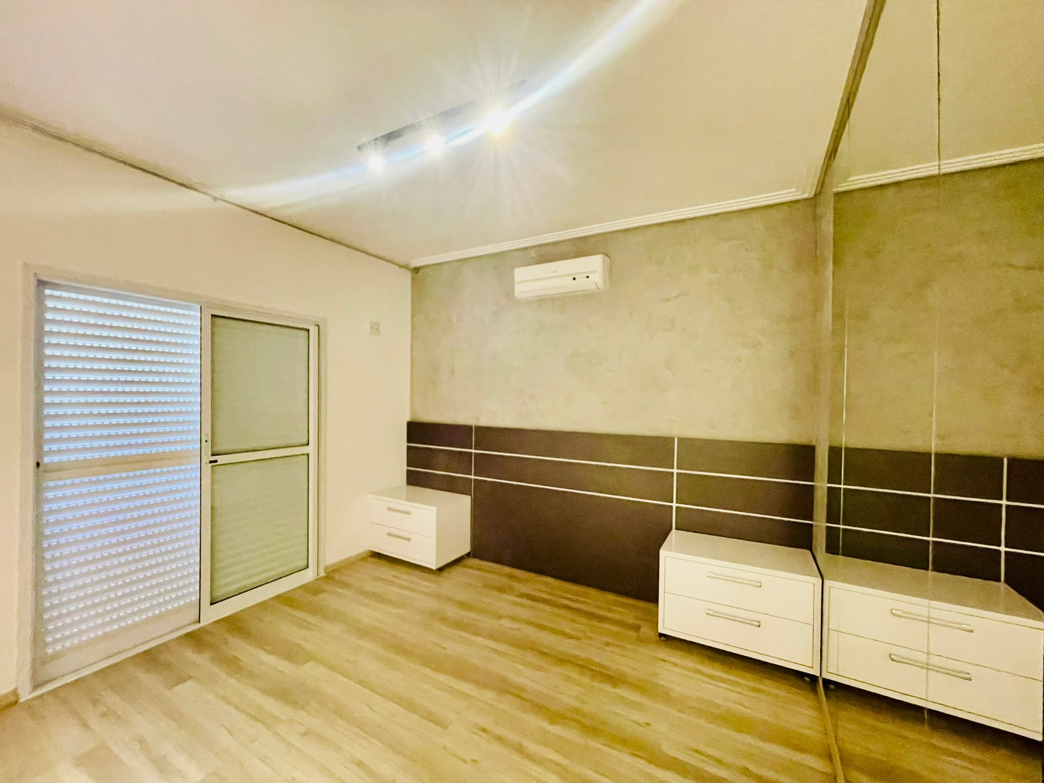 Casa à venda com 4 dormitórios no Condomínio Campos do Conde III em Tremembé/SP. 