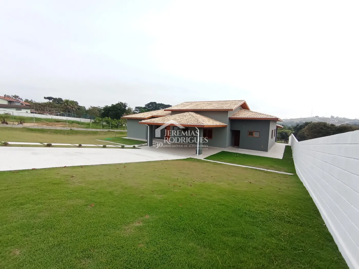 Casa à venda com 4 dormitórios no Condomínio Chácaras Cataguá em Taubaté/SP