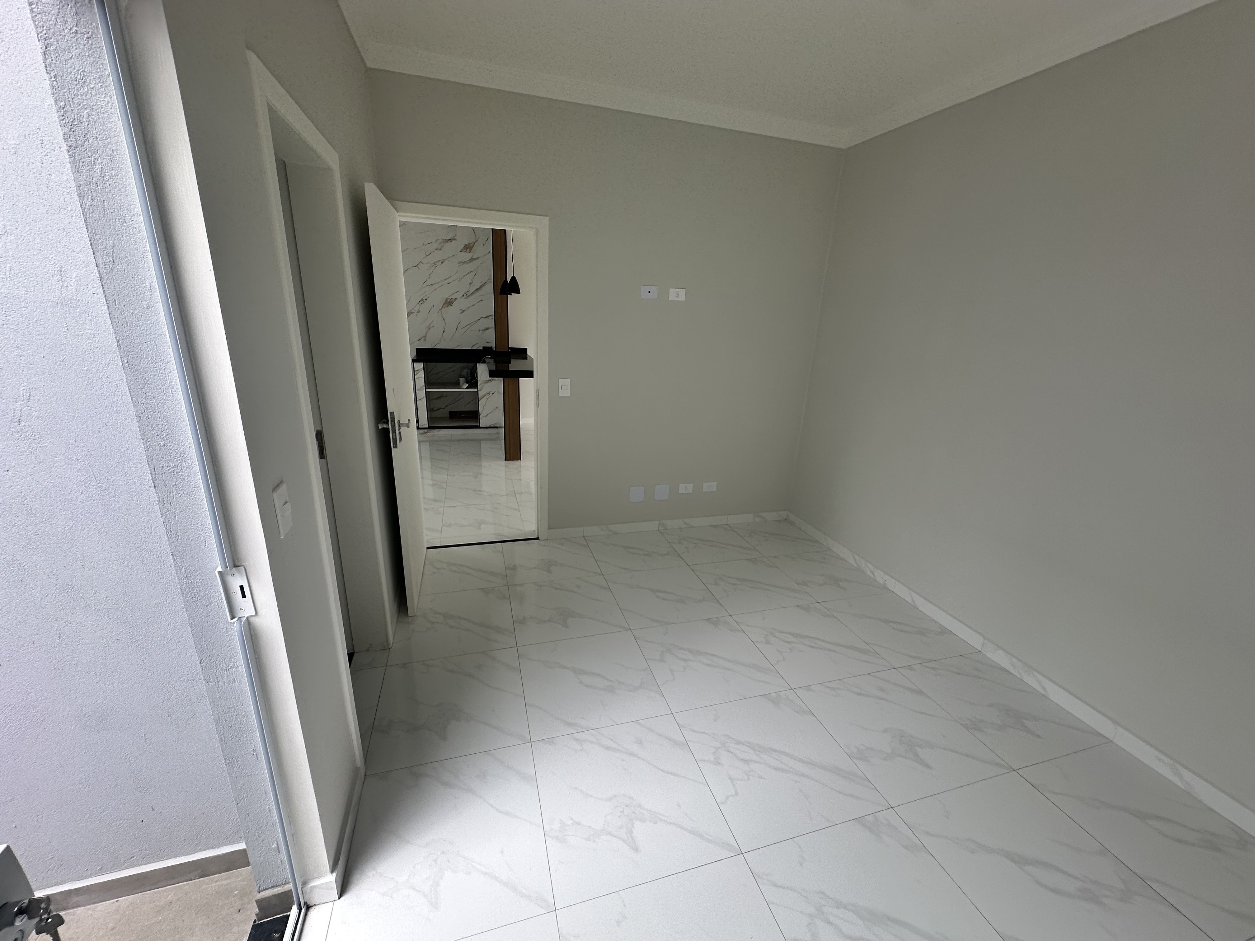 Casa à venda com 3 dormitórios no bairro Residencial Flamboyant em Pindamonhangaba/SP.