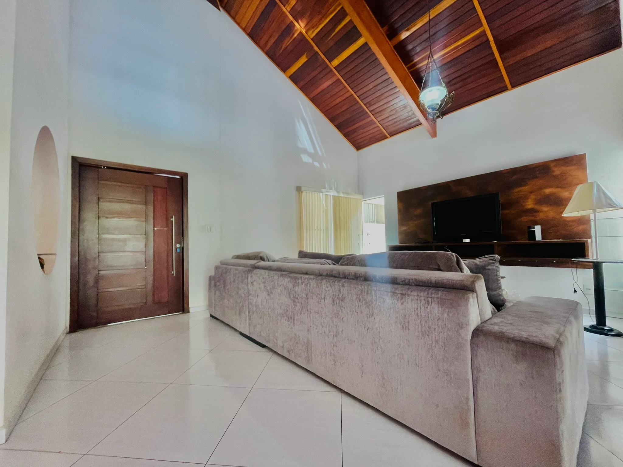 Casa à venda com 4 dormitórios no Condomínio Real Ville em Pindamonhangaba/SP. 