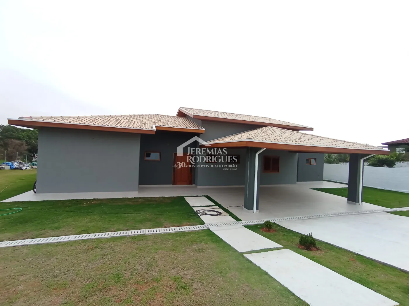 Casa à venda com 4 dormitórios no Condomínio Chácaras Cataguá em Taubaté/SP