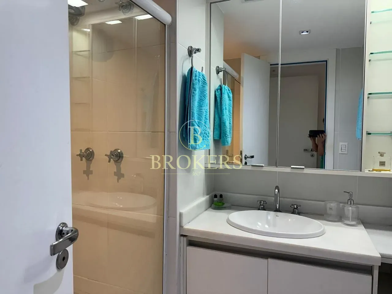 Apartamento a venda. Ipanema na quadra da praia! 2 quartos (1 suíte), varanda com vista mar, vaga,
