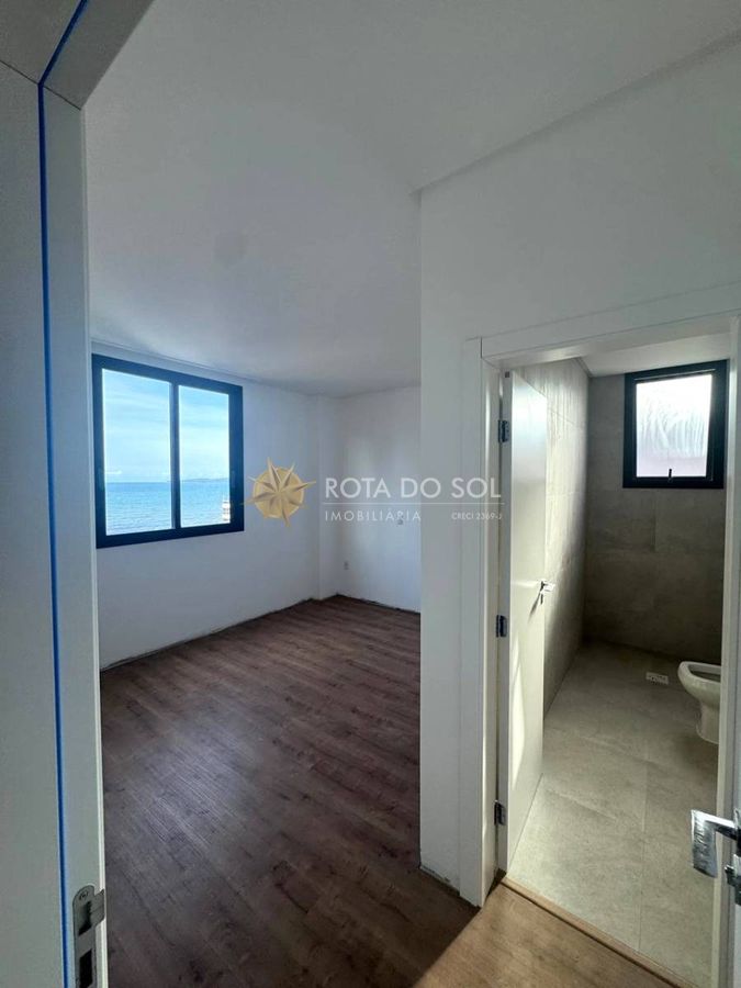 Aalborg Residence apartamento com 3 suítes e 2 vagas na Meia Praia