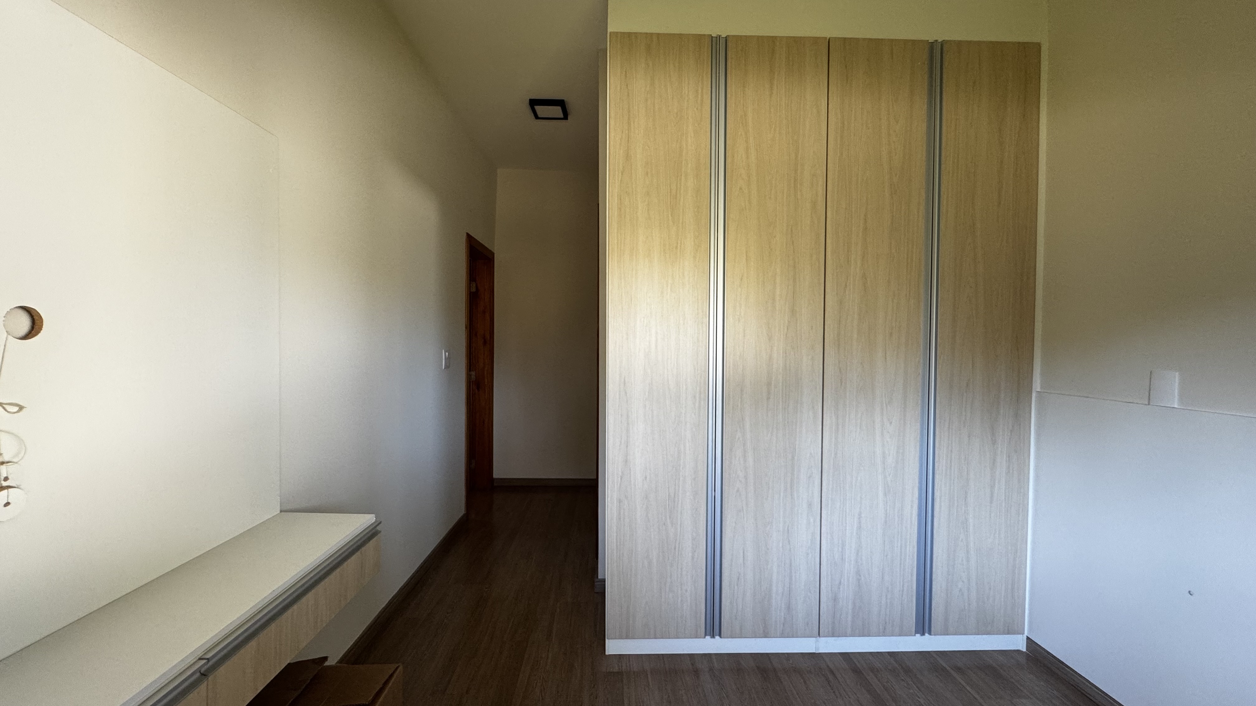 Casa para venda e locação com 3 suítes no Condomínio Reserva dos Lagos em Pindamonhangaba/SP.