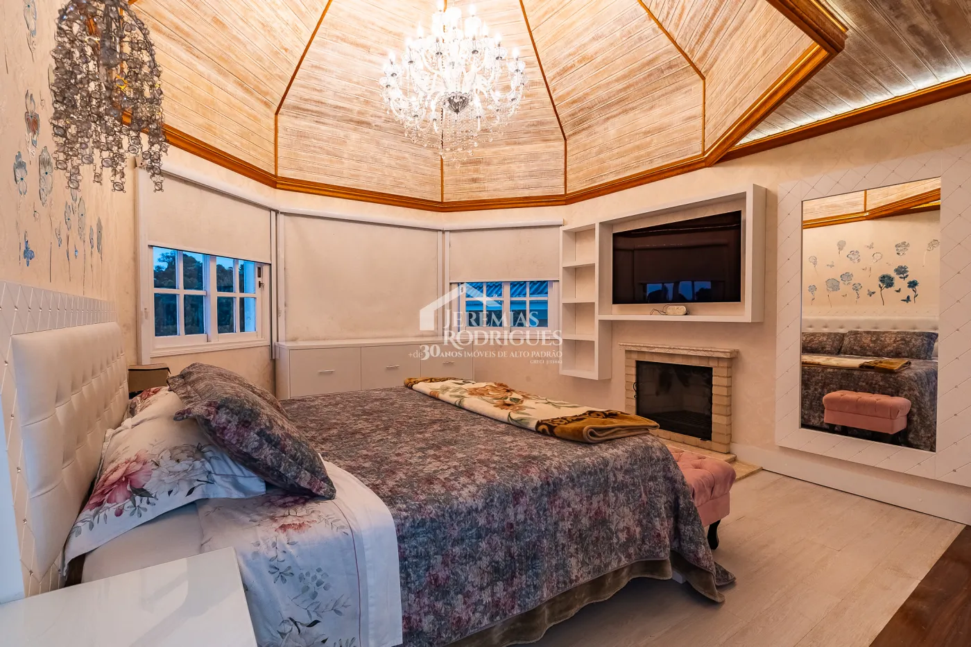 Casa com 5 suítes, 950 m² - Alto do Capivari - Campos do Jordão/SP