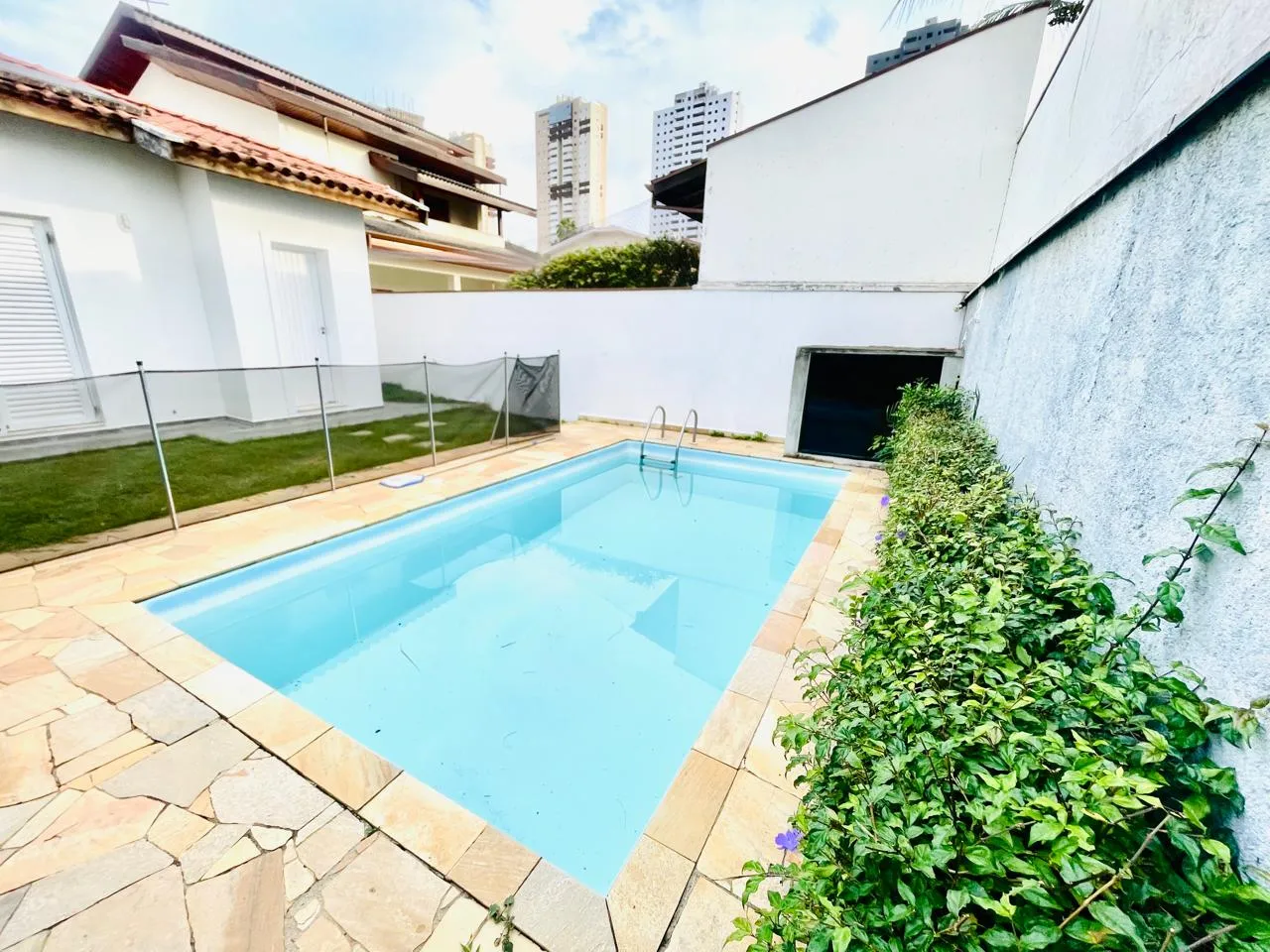 Casa com 3 dormitórios á venda no Condomínio Taubaté Village em Taubaté/SP.