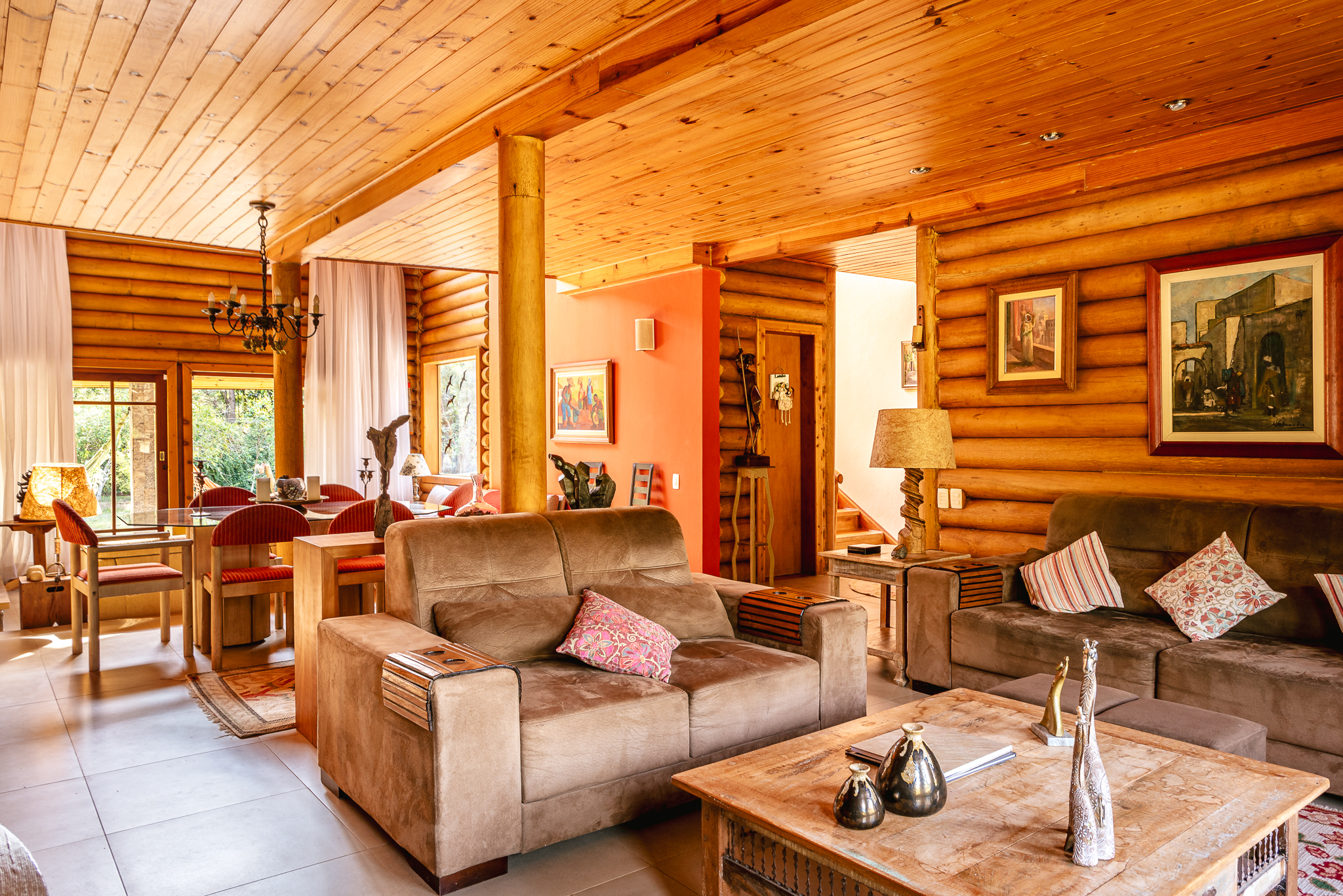 Casa à venda com 4 suítes no Condomínio Country Club em Santo Antônio do Pinhal/SP.