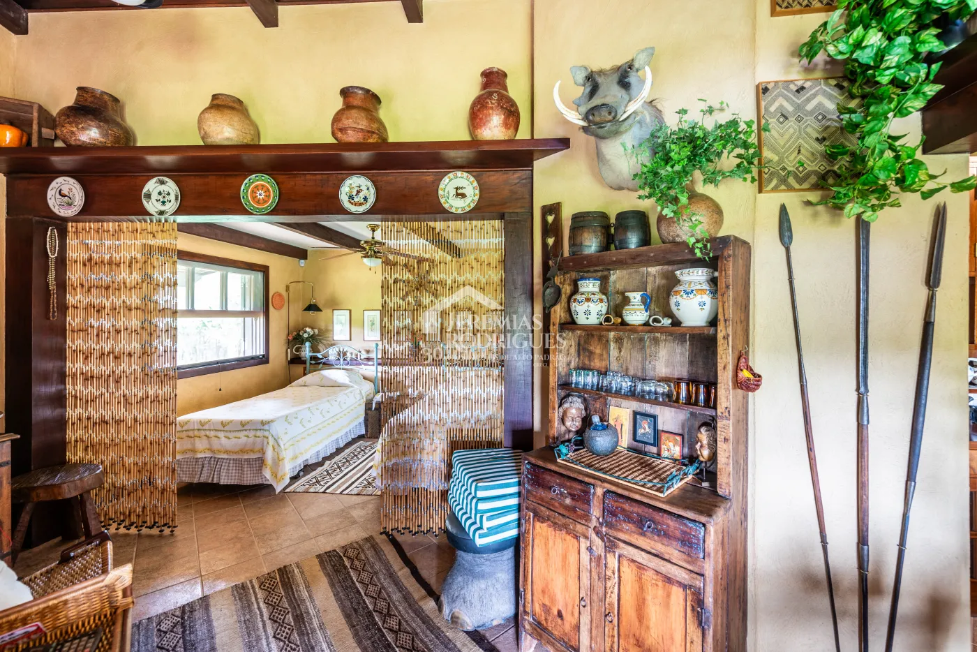 Sitio com 9 suítes, 2.600 m² - Piracaia/SP.