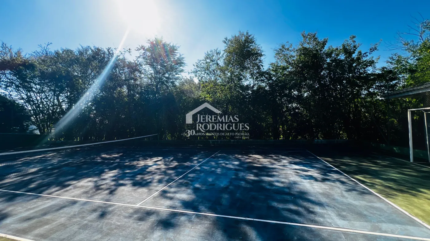 Casa para venda e locação com 6 dormitórios no Condomínio Chácaras Cataguá em Taubaté/SP.