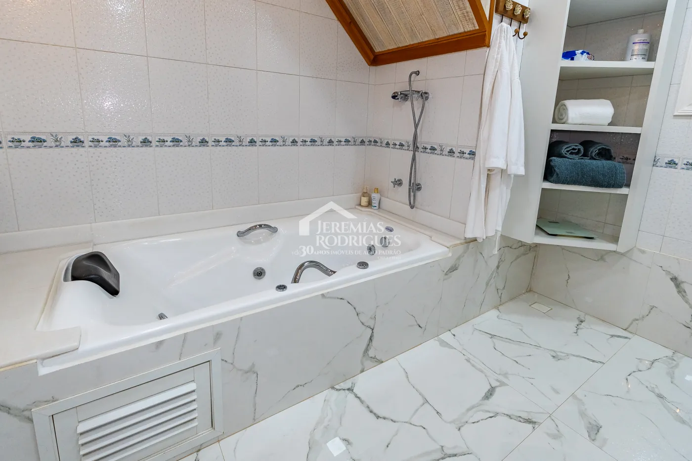 Casa com 5 suítes, 950 m² - Alto do Capivari - Campos do Jordão/SP