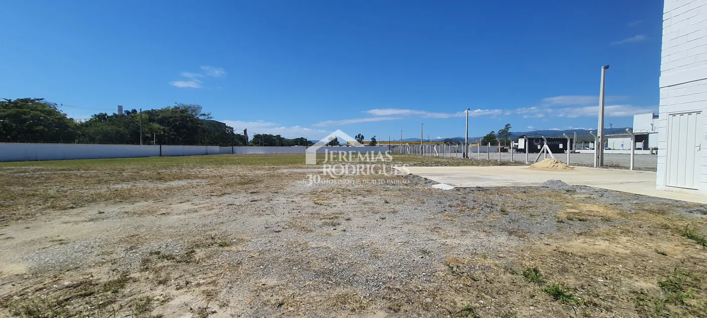 Terreno comercial para venda e locação com 5.437 m² no bairro Feital em Pindamonhangaba/SP