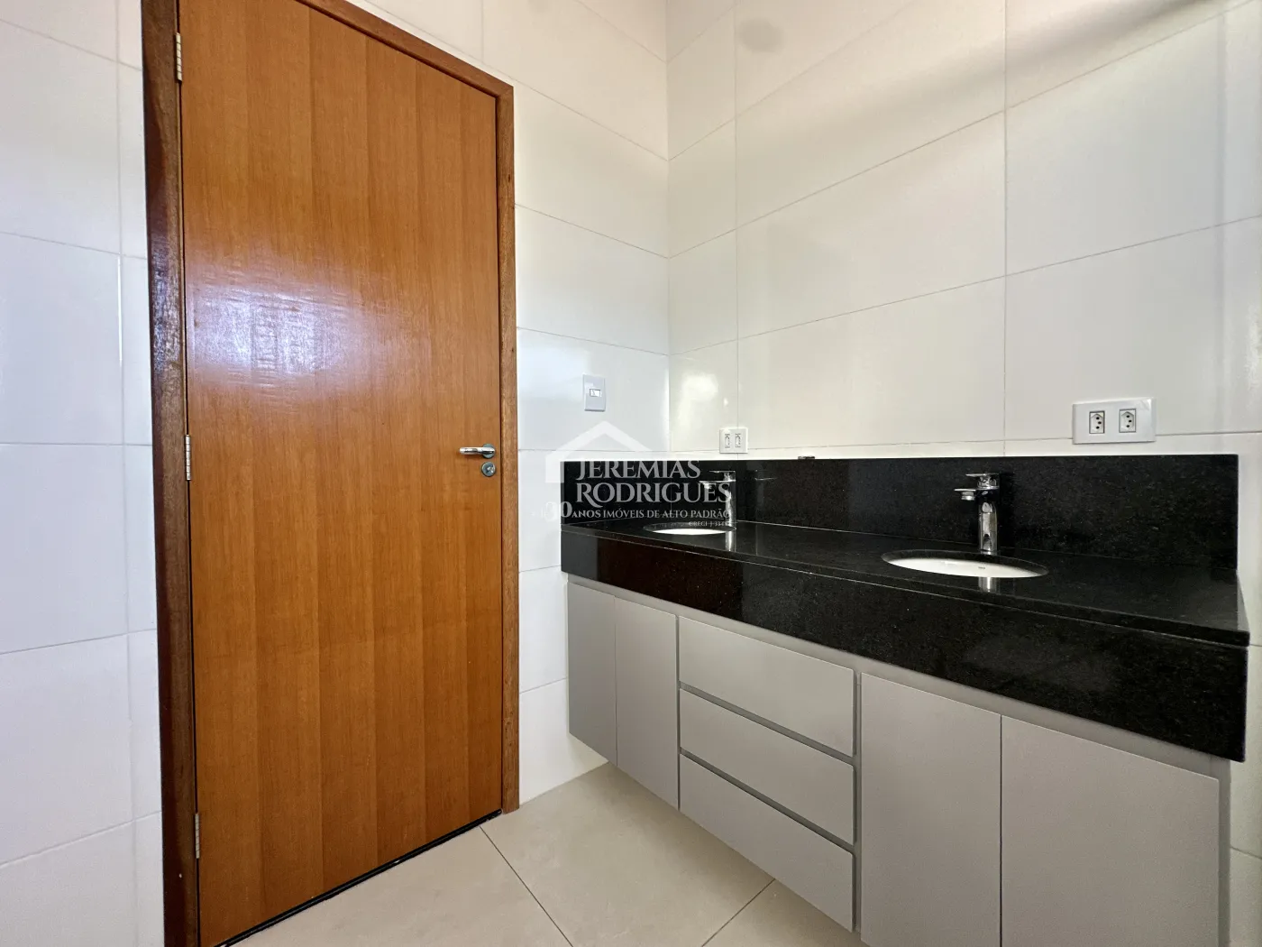Casa para locação com 3 dormitórios no Condomínio Parque das Araucárias em Tremembé/SP