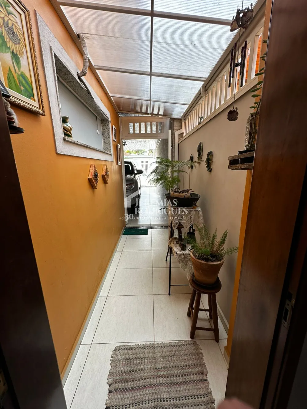 Casa à venda com 6 dormitórios no bairro Jardim das Nações em Taubaté/SP.