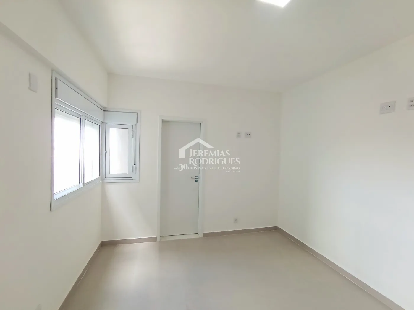 Apartamento à venda com 3 dormitórios, 119 m² no Edifício Residencial Elegance em Taubaté/SP.