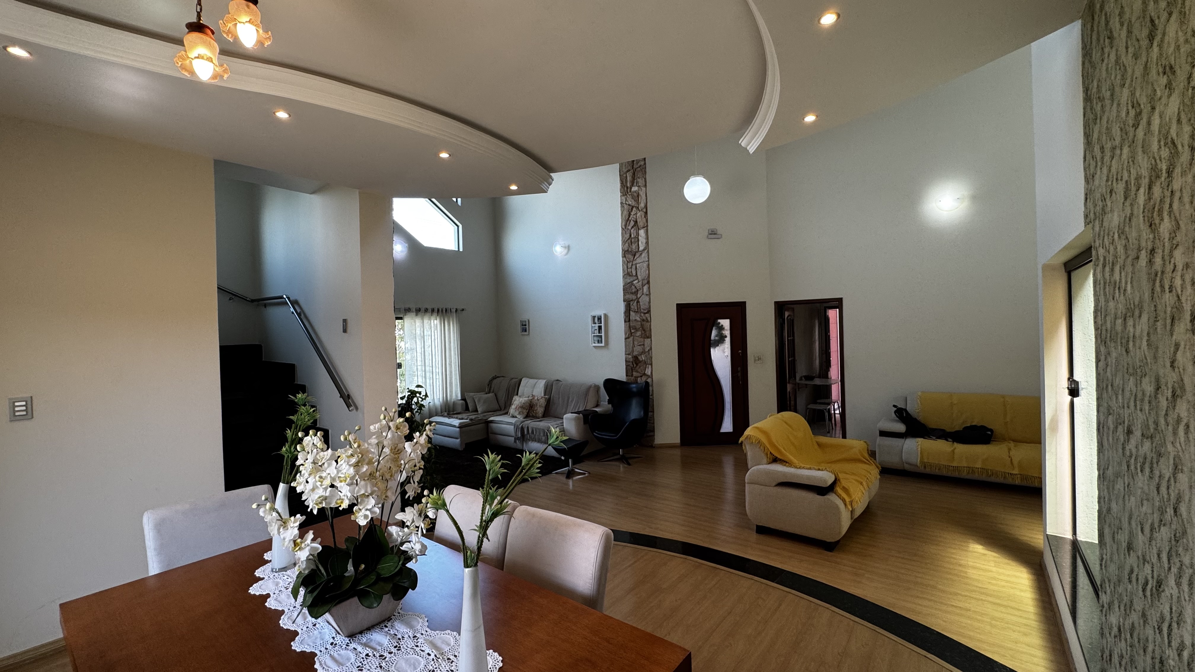 Casa à venda com 3 dormitórios no Condomínio Real Ville em Pindamonhangaba/SP.