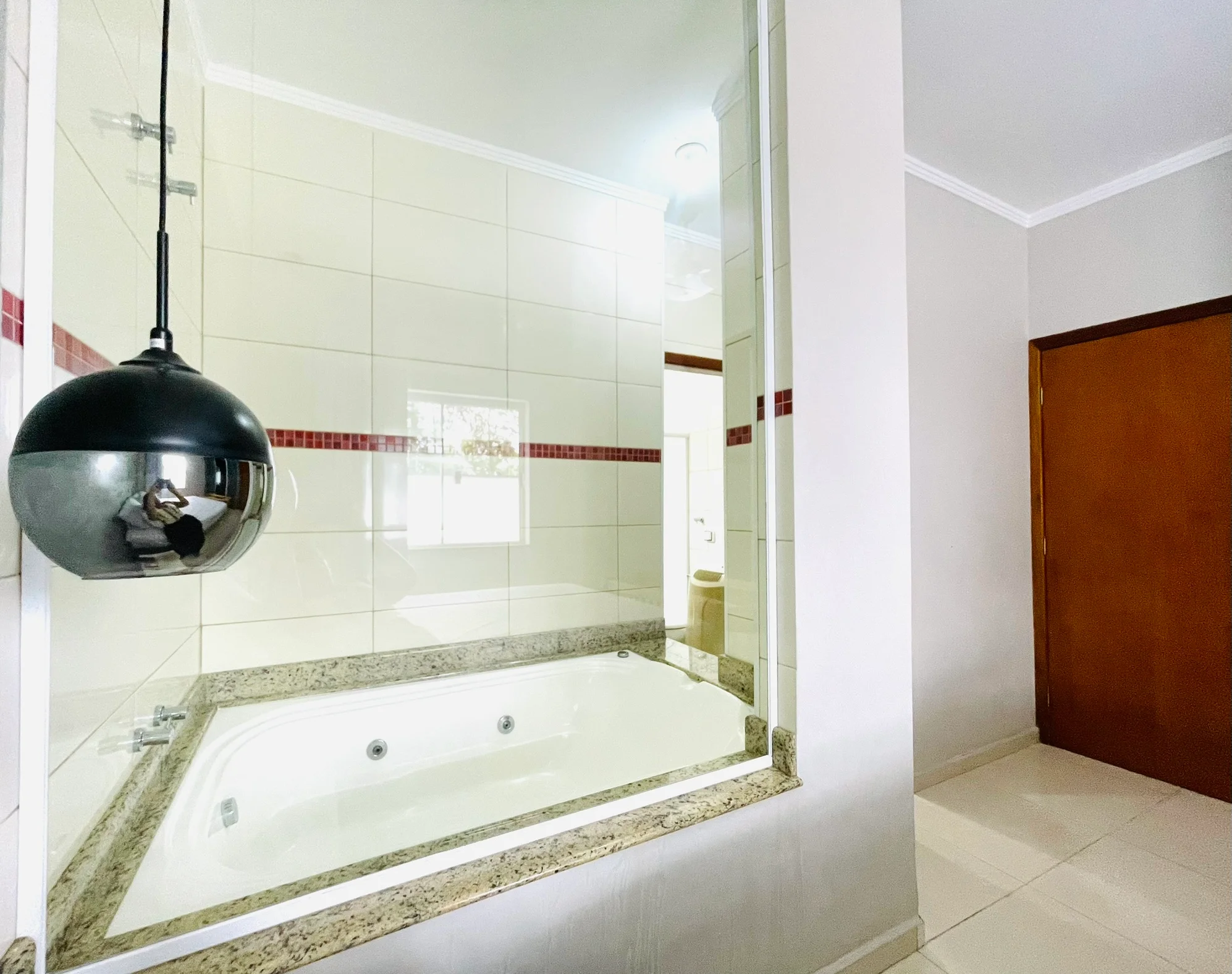 Casa à venda com 3 dormitórios no Condomínio Campos do Conde II em Tremembé/SP. 