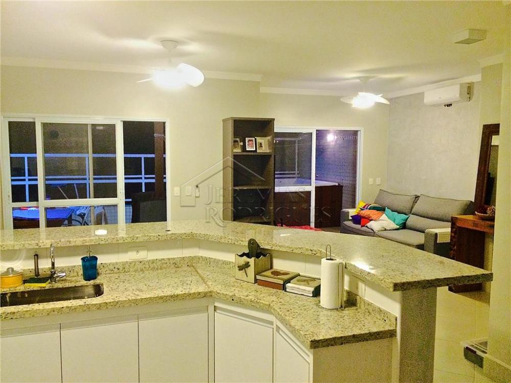 Apartamento à venda com 3 suiítes no Edífico Jerivá em Ubatuba/SP.