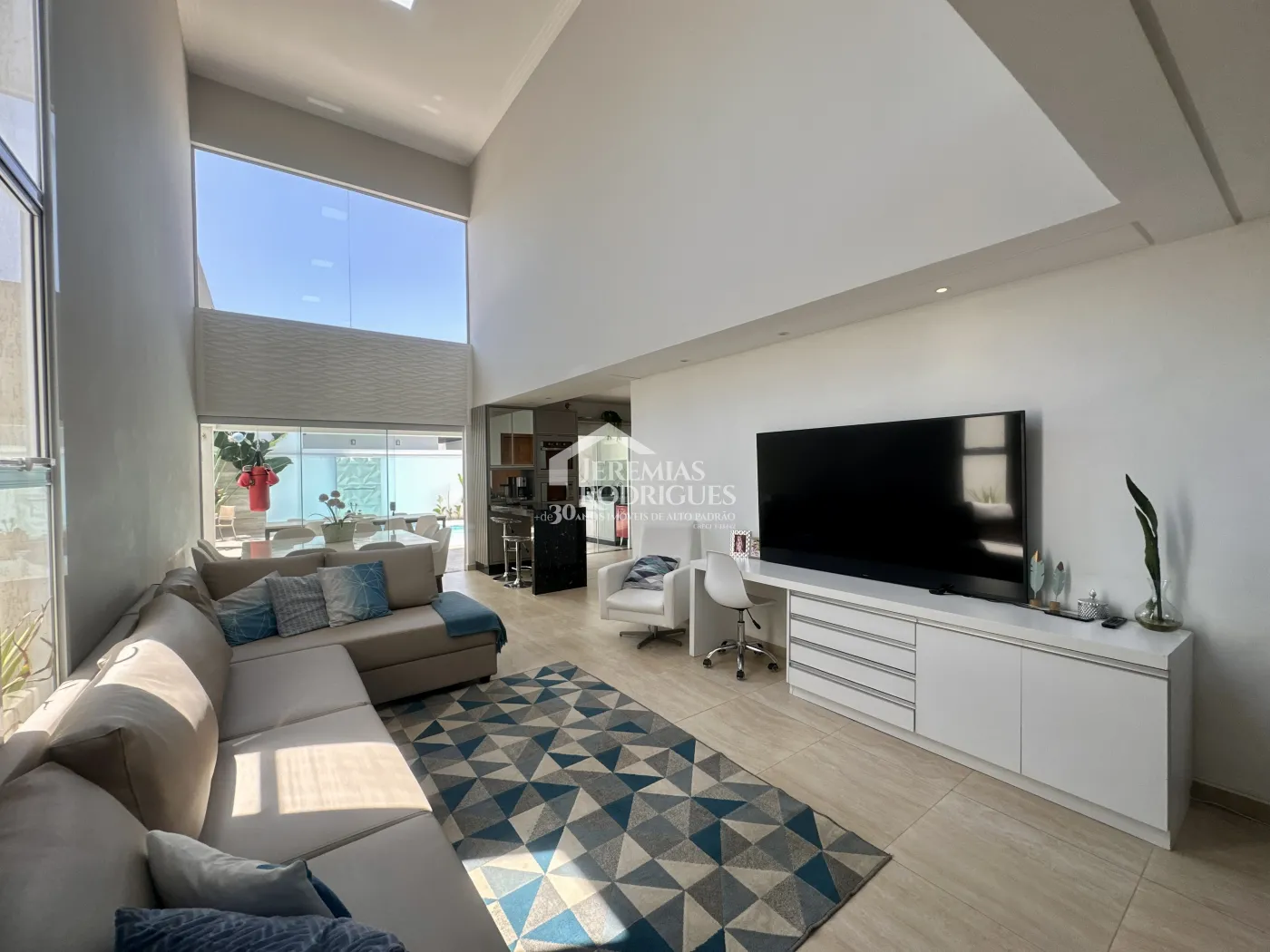 Casa para venda e locação com 3 dormitórios no Condomínio Tecoara em Taubaté/SP.