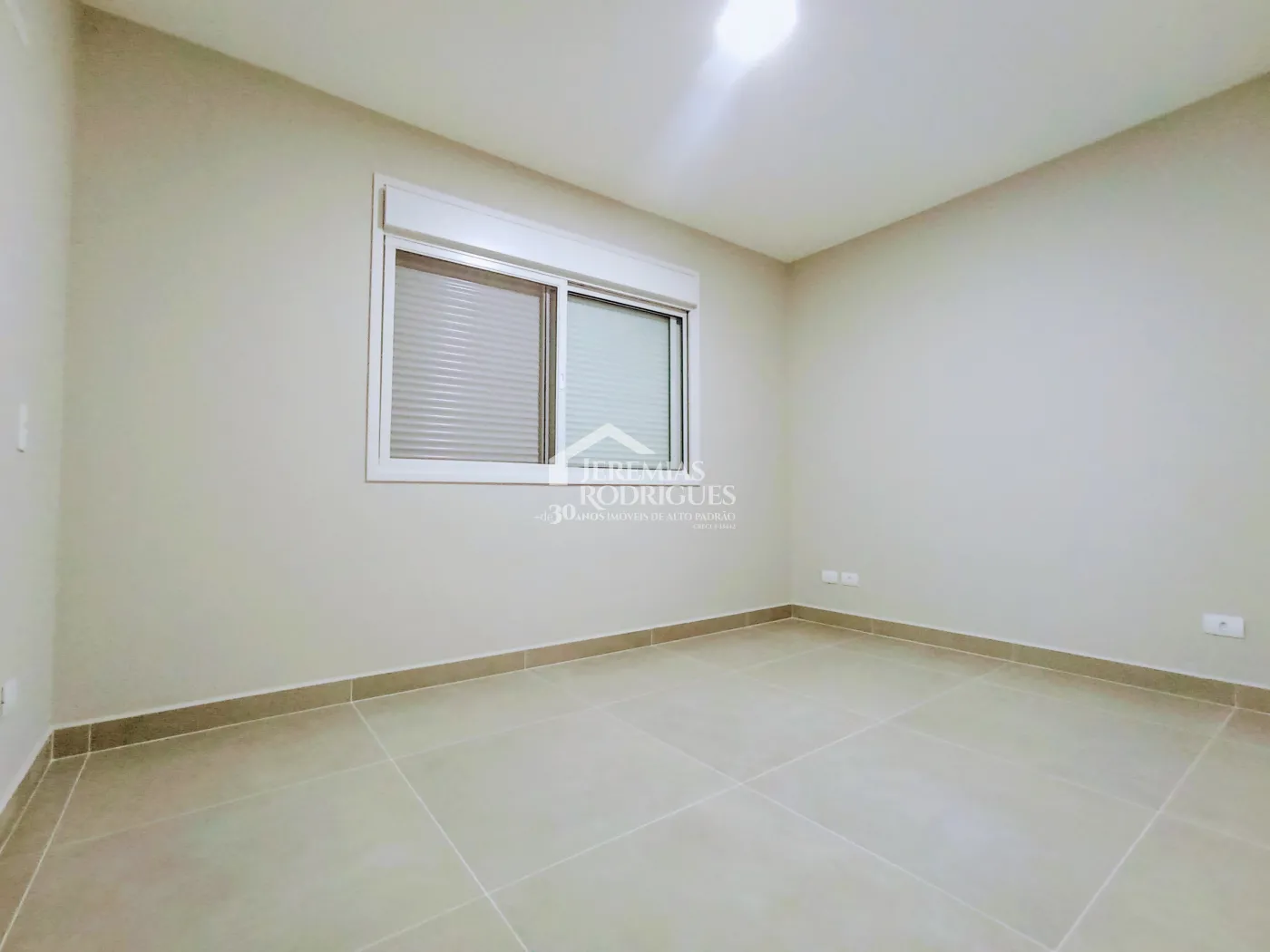 Casa à venda com 3 dormitórios no Condomínio Taubaté Village em Taubaté/SP.