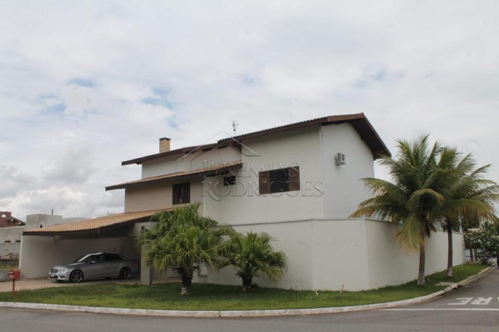 Casa para venda e locação com 4 dormitórios no Condomínio Real Ville em Pindamonhangaba/SP.