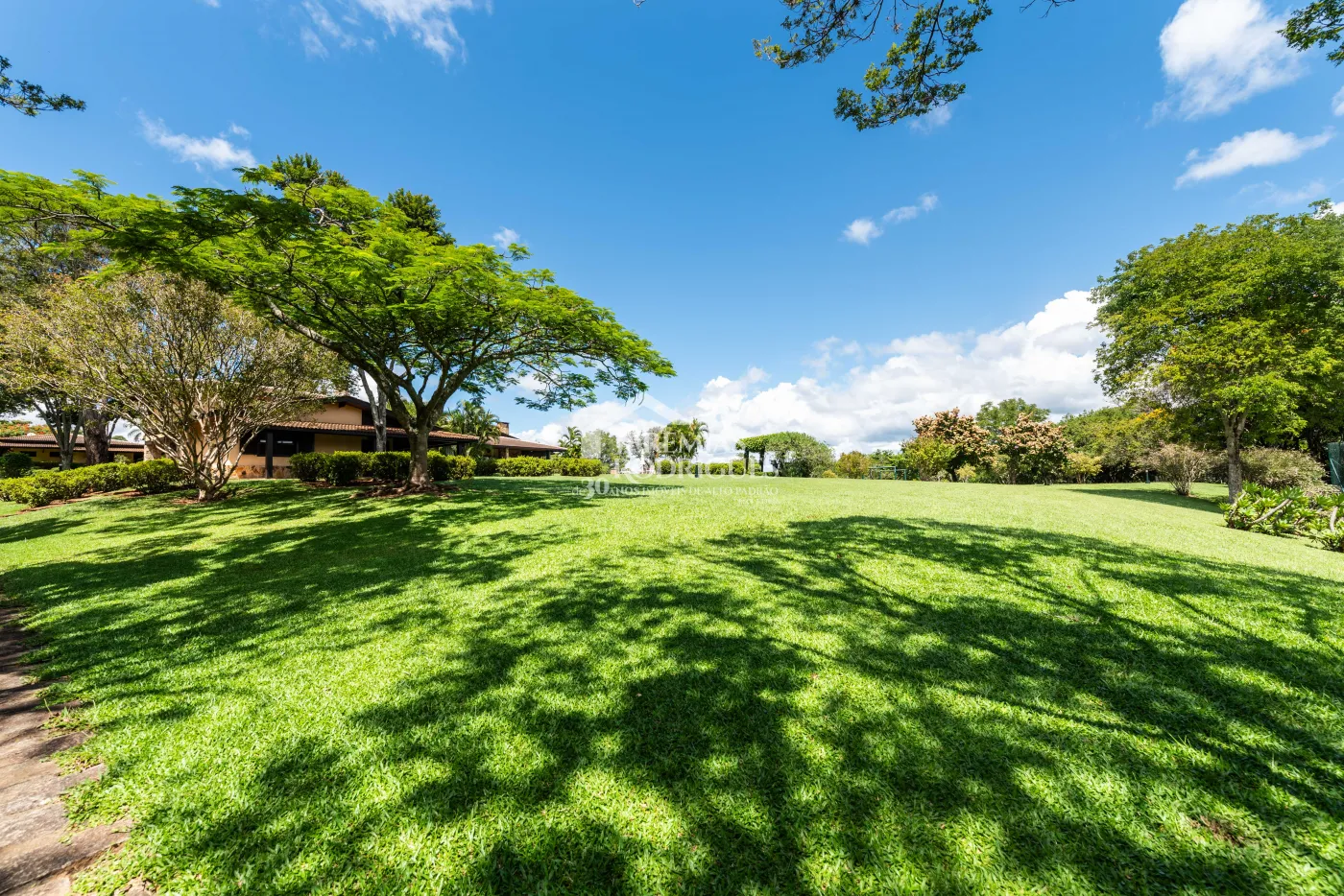 Sitio com 9 suítes, 2.600 m² - Piracaia/SP.