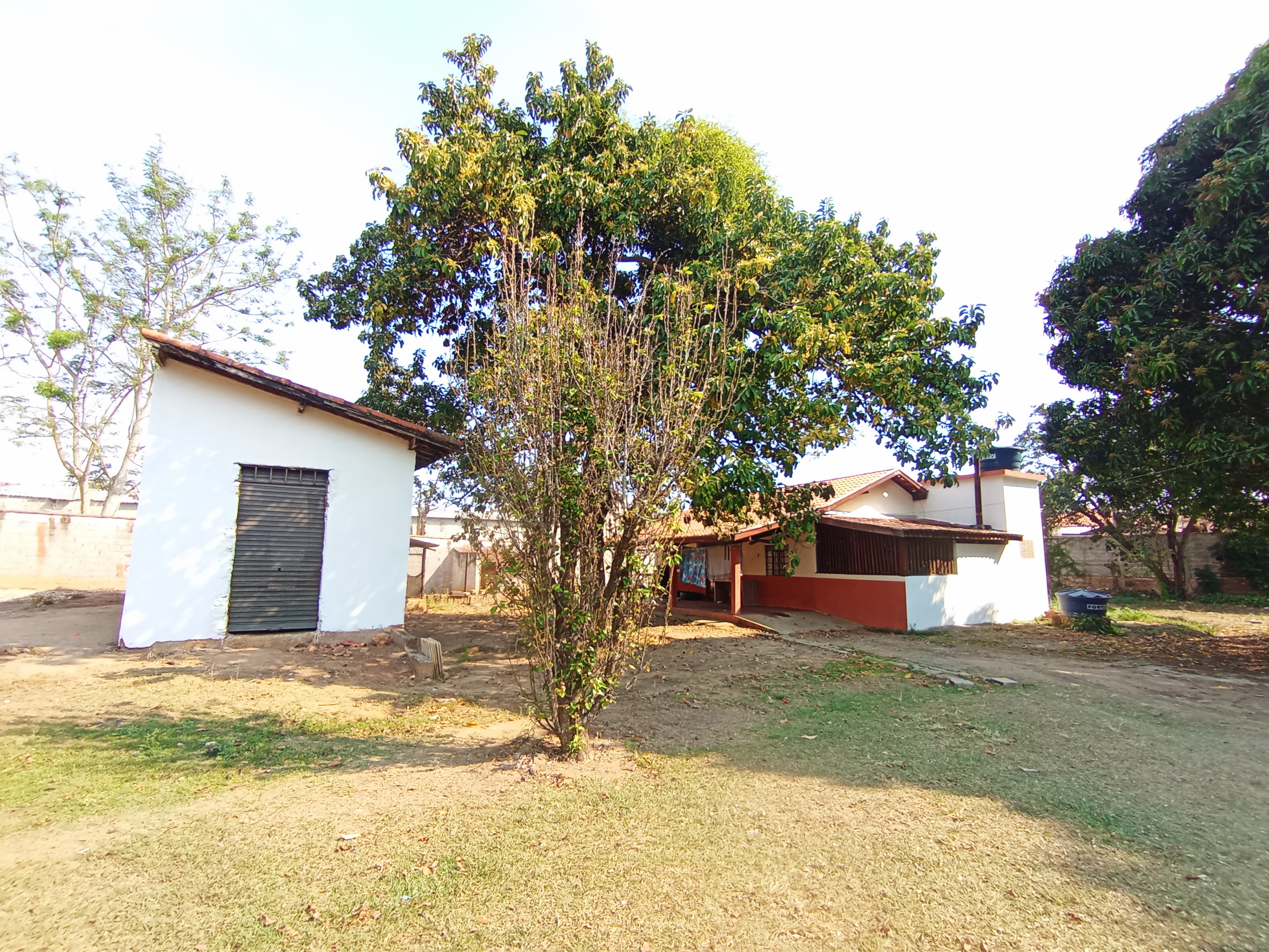 Chácara para venda e locação com 3 dormitórios no bairro Santana em Pindamonhangaba/SP.