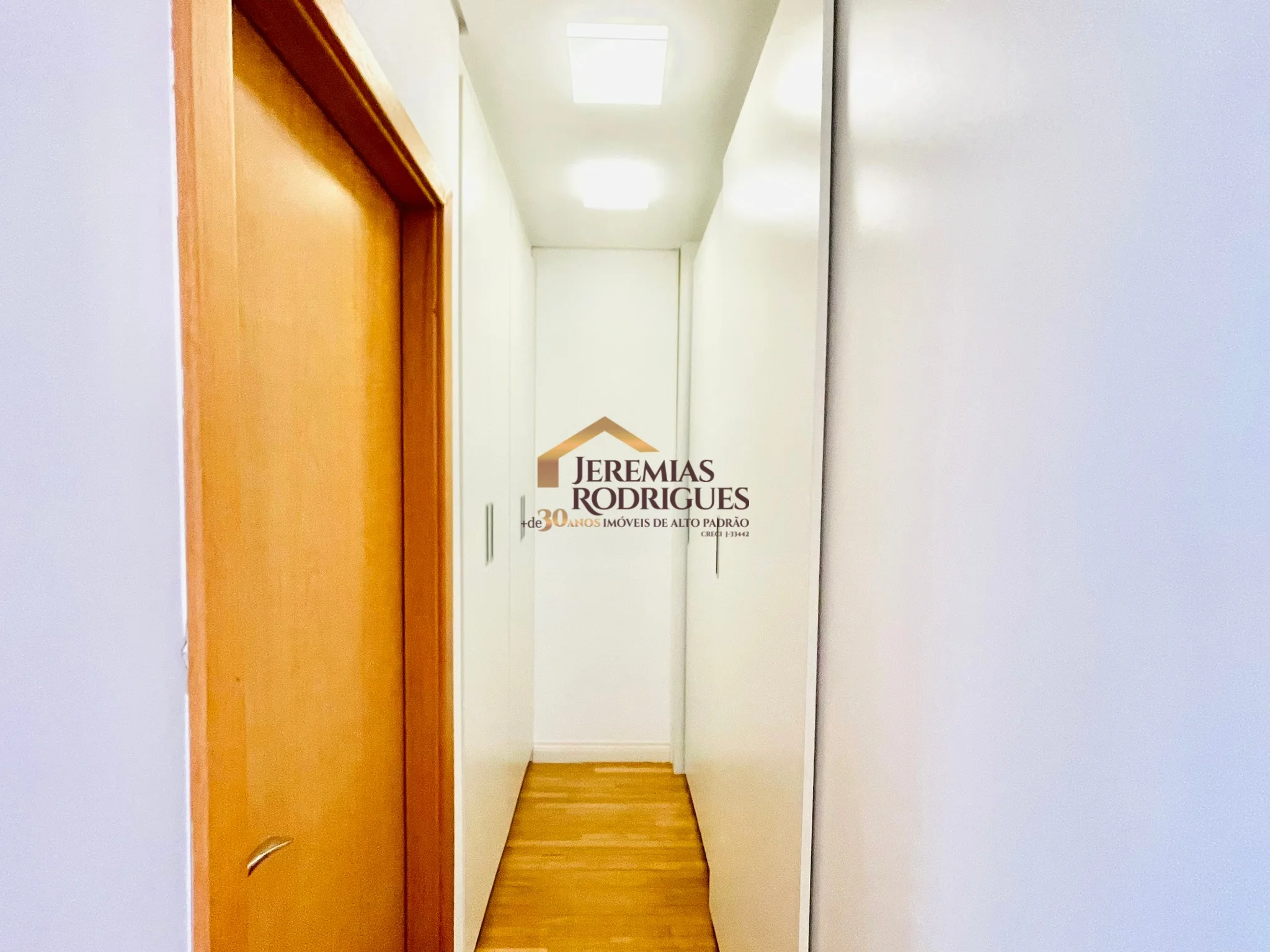 Apartamento Mobiliado para locação e venda no Condomínio Des Arts em Taubaté/SP.