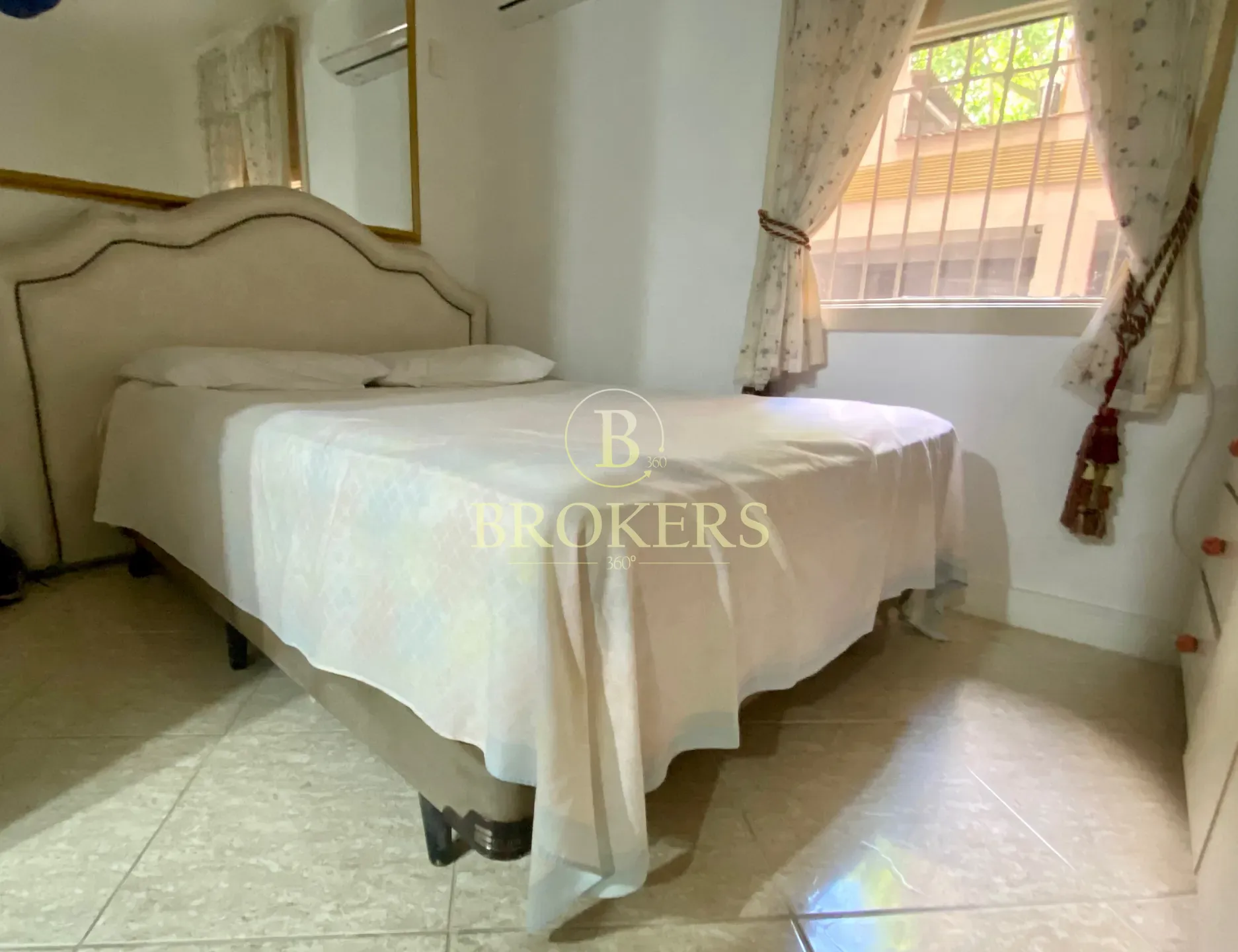 Oportunidade na quadra da praia Copacabana, Posto 3! Apartamento modernizado à venda, 2 quartos , s — foto 12