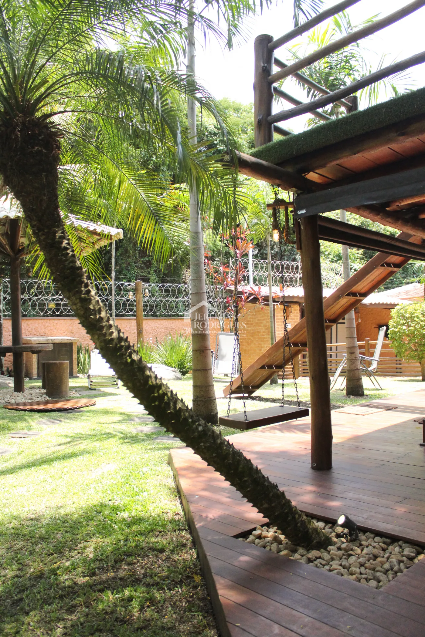 Casa para venda e locação com 5 dormitórios no Condomínio Taubaté Village em Taubaté/SP.