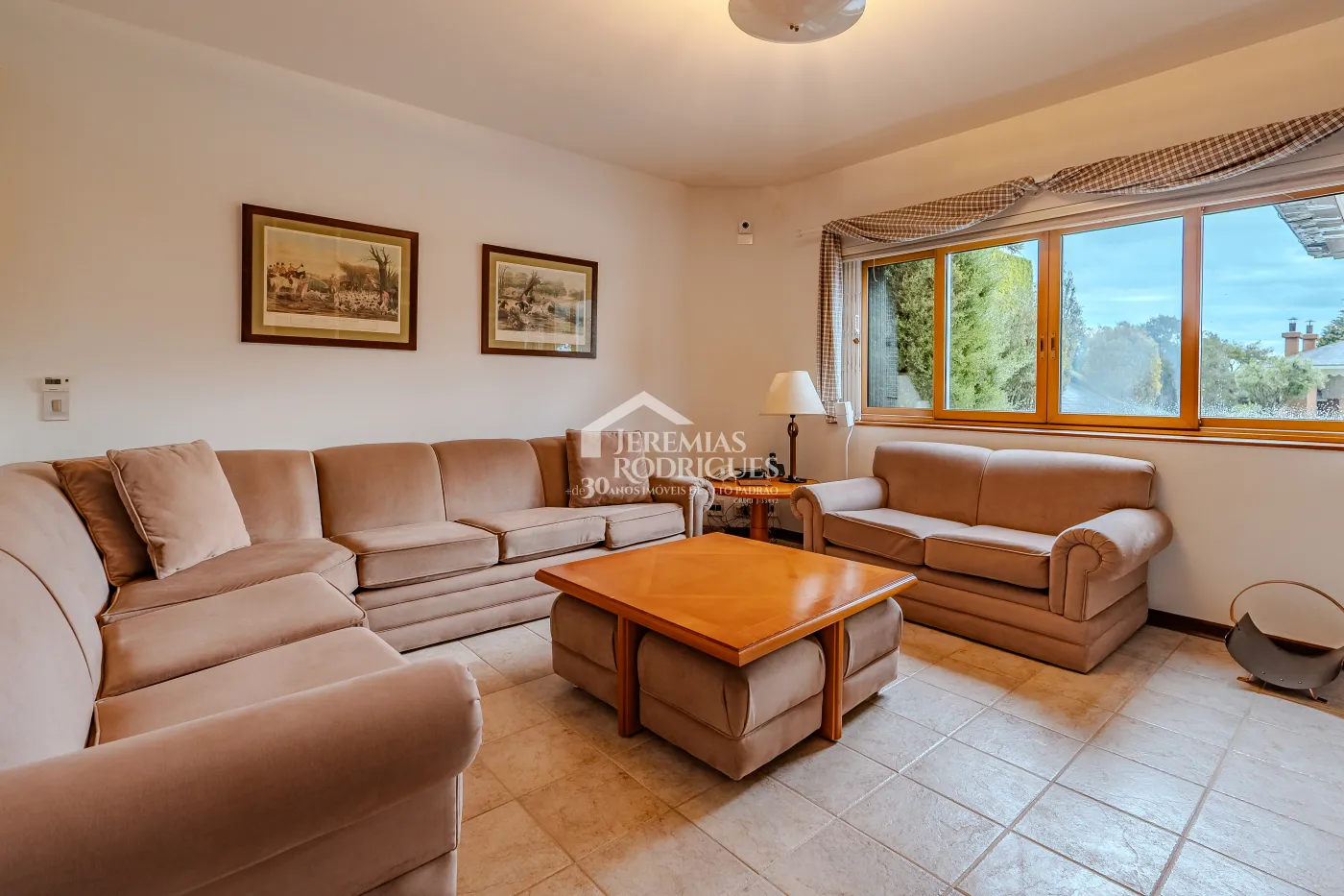 Casa com 4 suítes, 670 m² - Alto do Capivari - Campos do Jordão/SP.