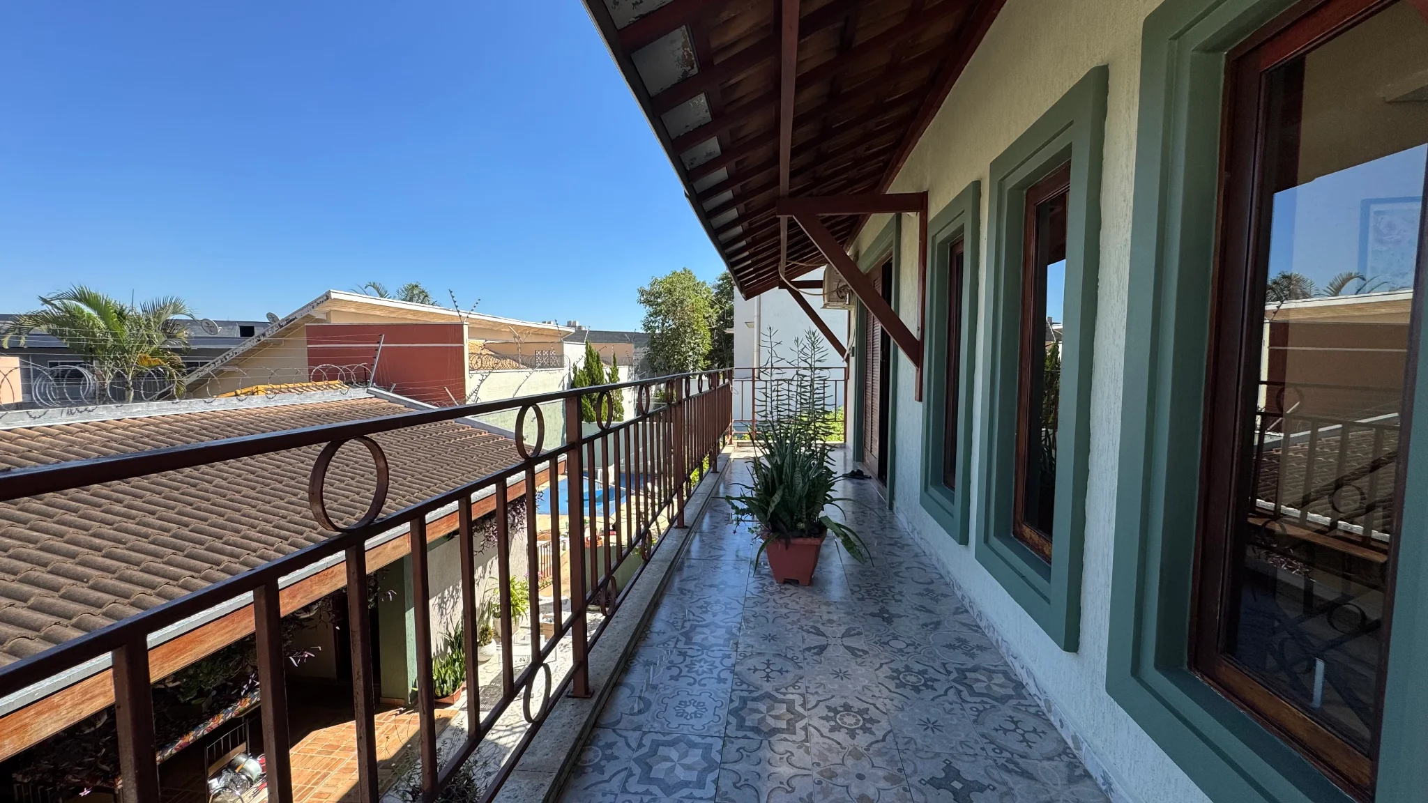 Casa e terreno á venda no Condomínio Campos do Conde III em Tremembé/SP.