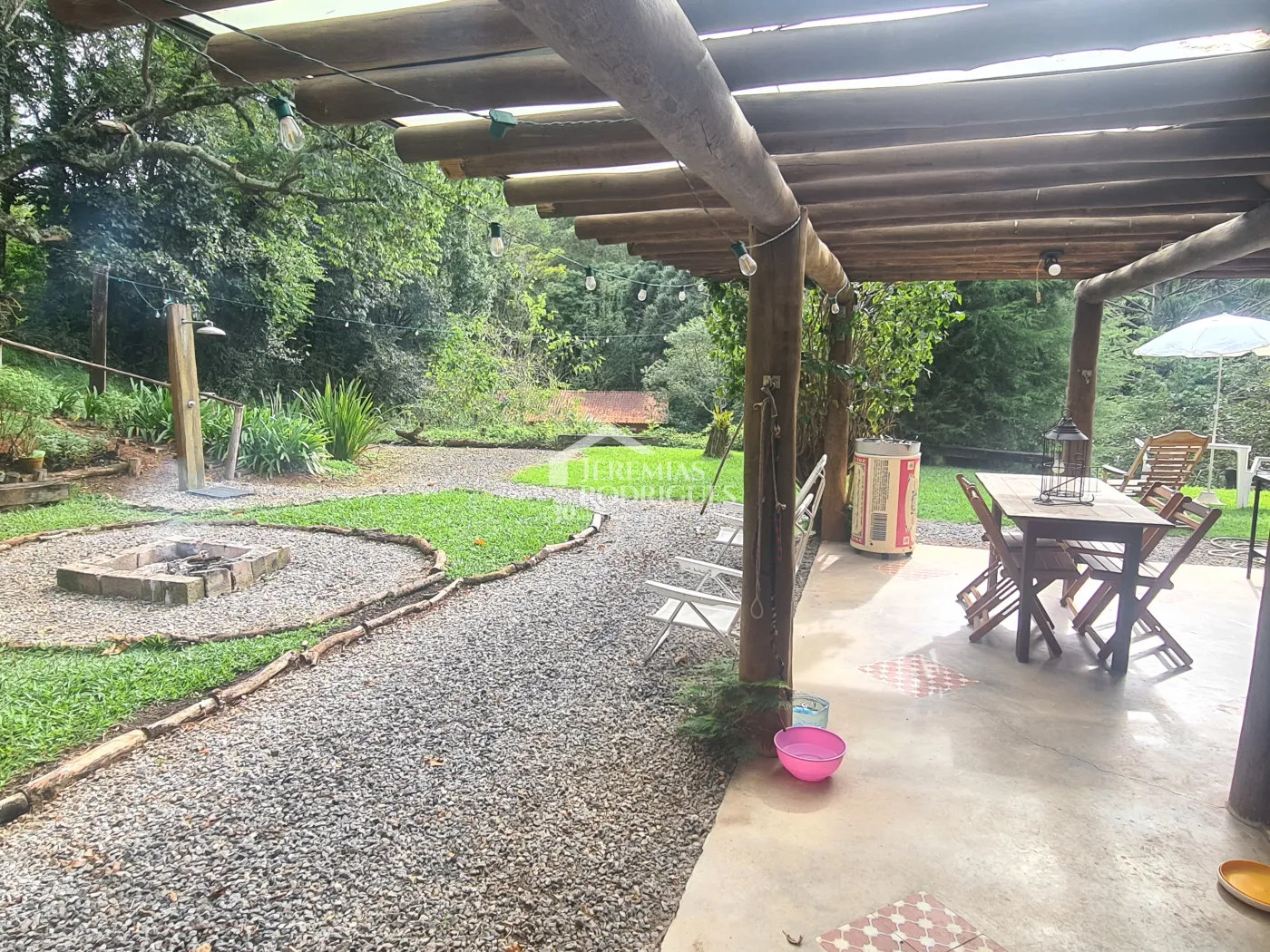 Chácara à venda com 400 m² no bairro Santa Cruz em Santo Antônio do Pinhal/SP.