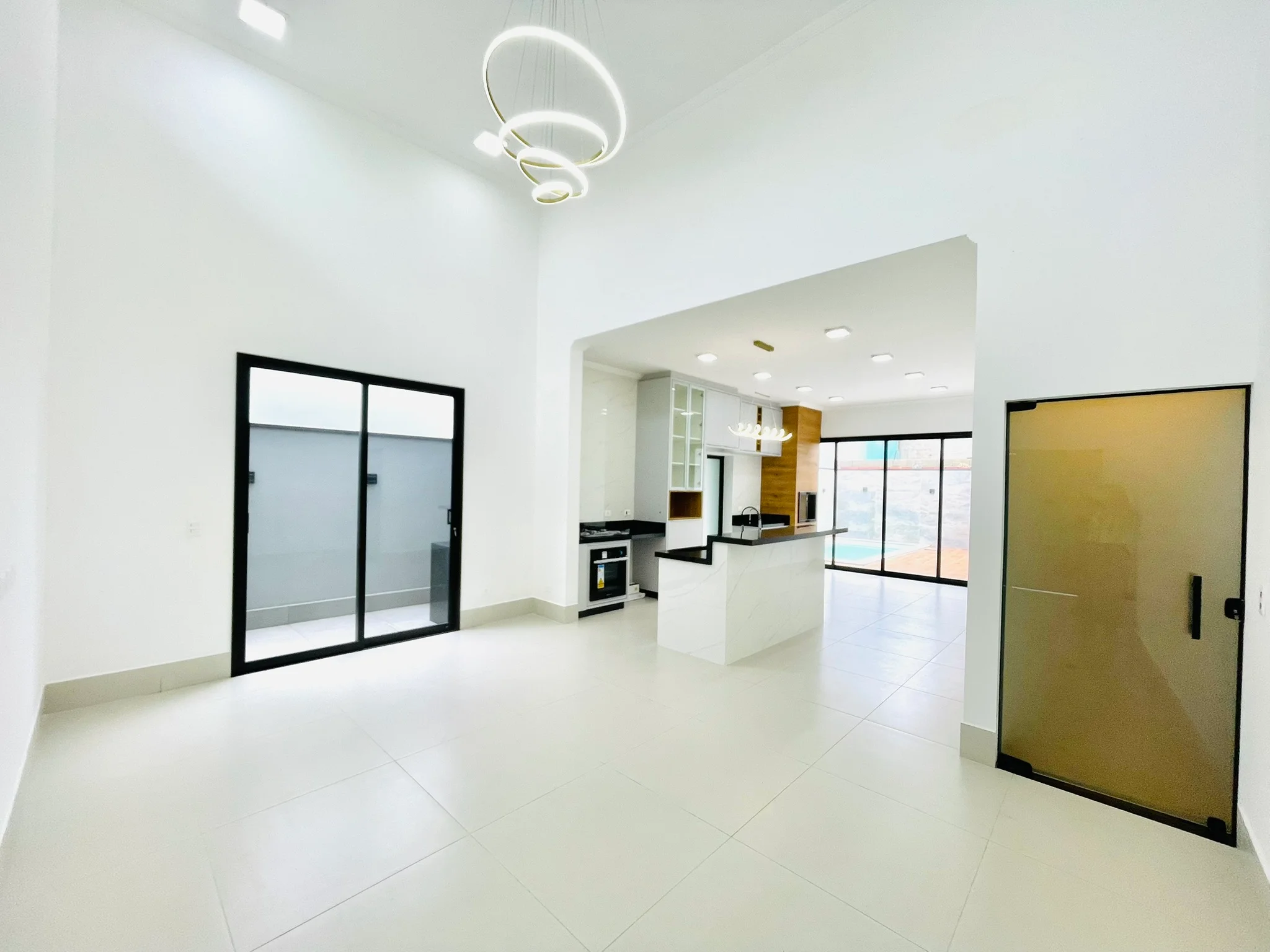 Casa à venda com 4 dormitórios no Condomínio Ouro Ville em Taubaté/SP. 