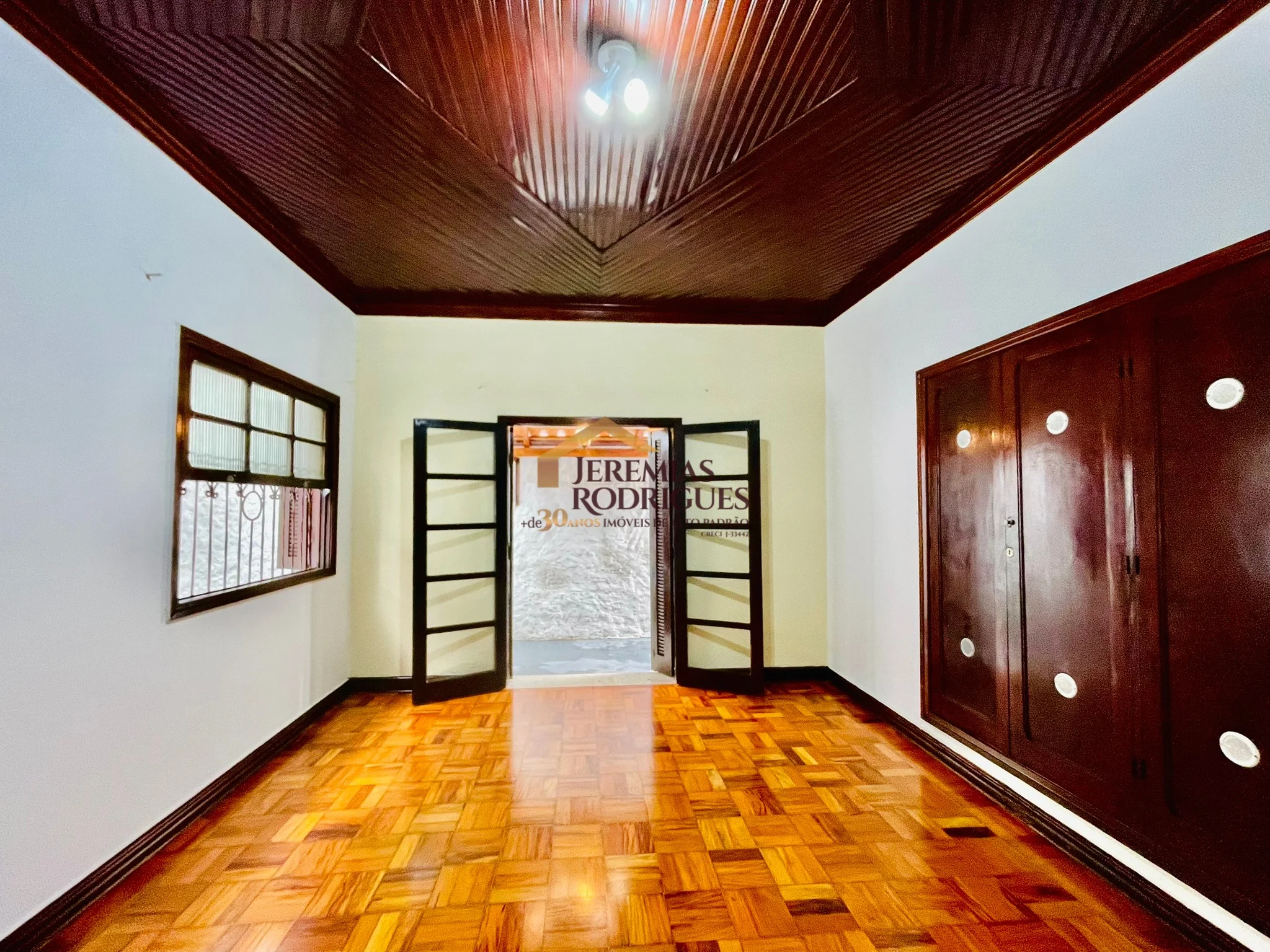 Casa para locação com estrutura para ponto comercial no Centro de Pindamonhangaba/SP. — foto 10
