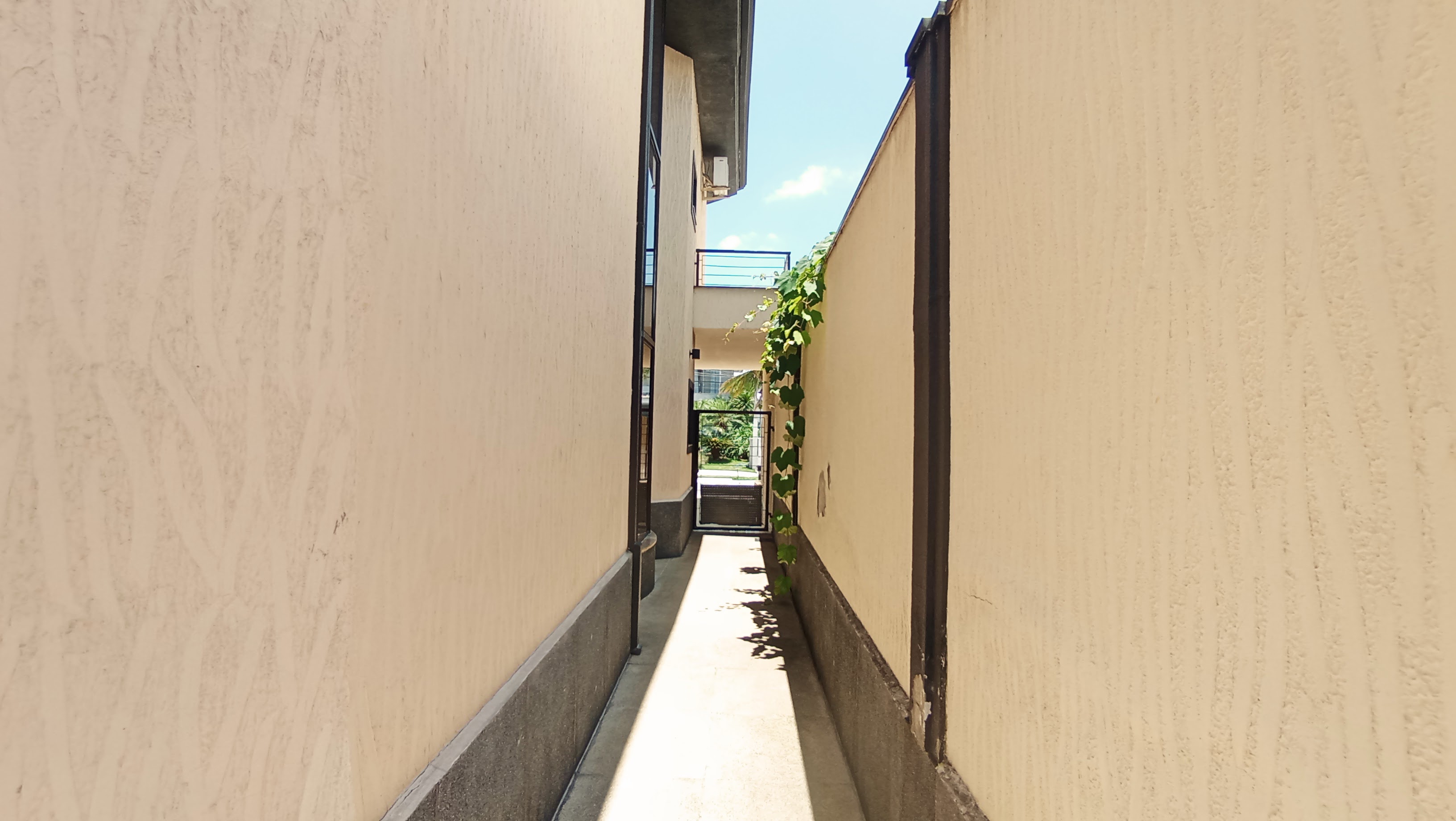 Casa à venda com 4 dormitórios no Condomínio Taubaté Village em Taubaté/SP.