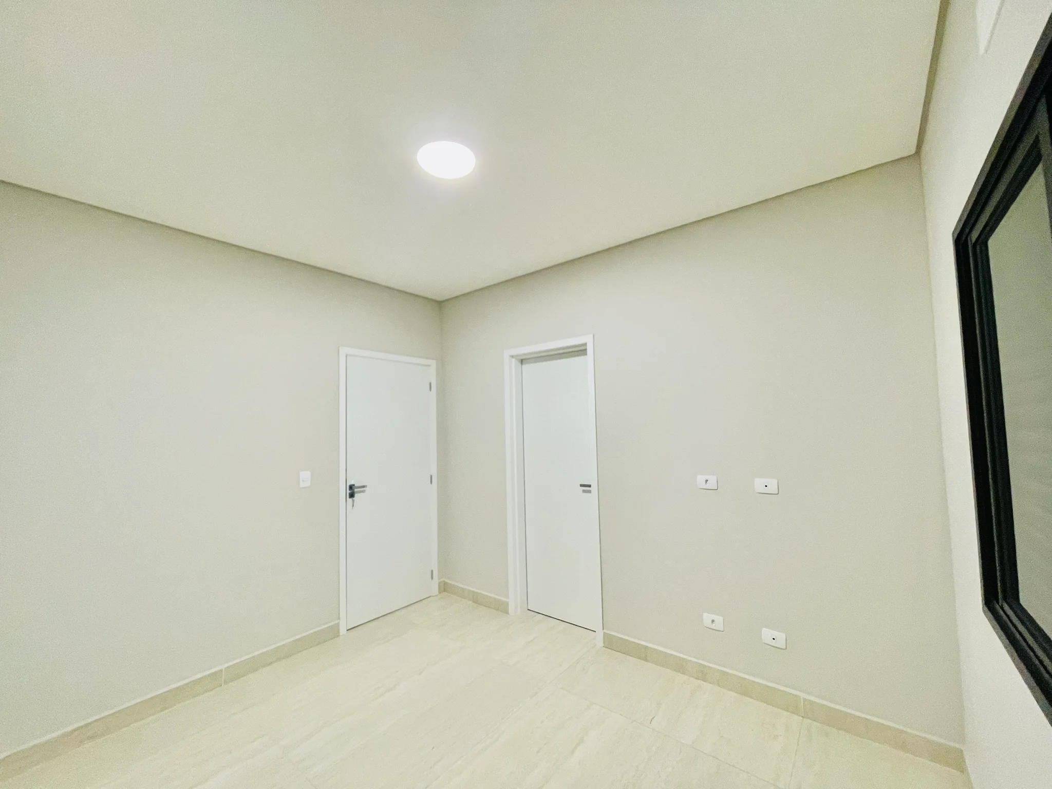 Casa à venda com 3 suítes no Condomínio Ouro Ville em Taubaté/SP. 