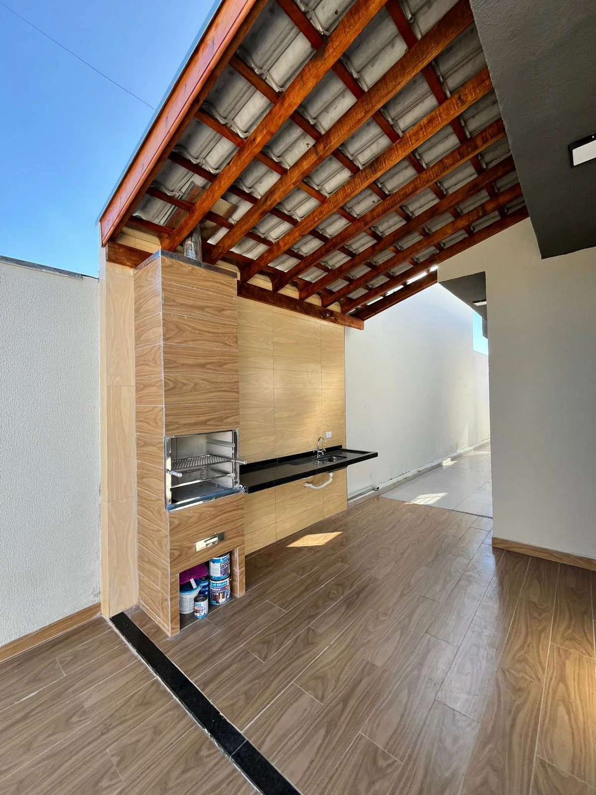 Casa à Venda em Pindamonhangaba com Piscina Privativa — 3 Dormitórios, Suíte, 102 m² | Próxima ao Centro