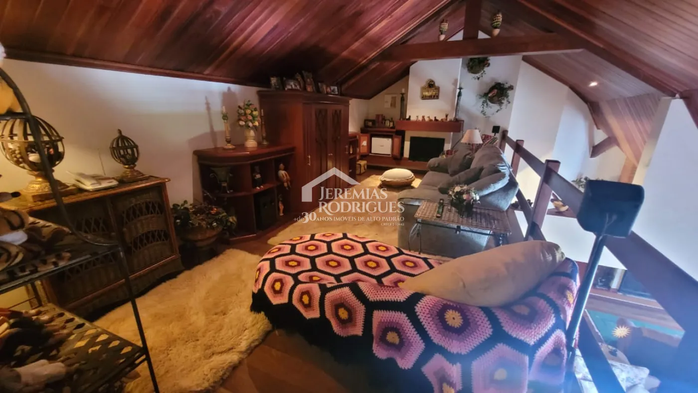 Apartamento à venda com 4 dormitórios, 324m² no Condomínio Le Bourg Saint Maurice em Campos do Jordão/SP.