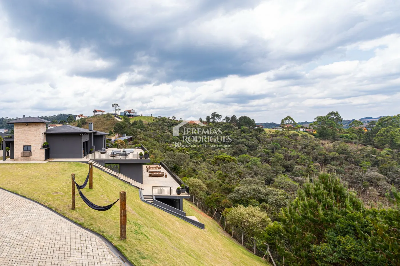 Casa para venda com 5 dormitórios no Residencial Estrelas da Mantiqueira em Campos do Jordão/SP